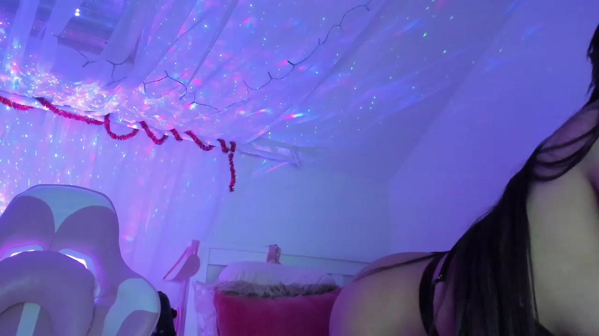 Gallery image thumbnail from AshleyJohnes's myfreecams stream on, 12/20/2022, 09:25 image 15 of 20