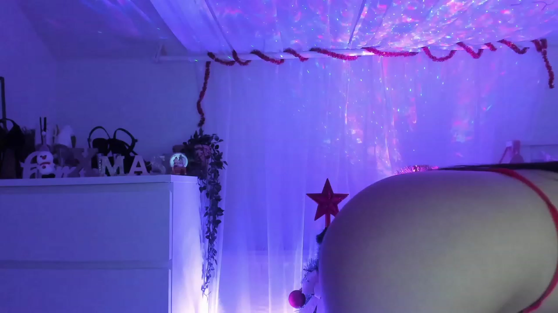 Gallery image thumbnail from AshleyJohnes's myfreecams stream on, 12/21/2022, 06:21 image 4 of 20