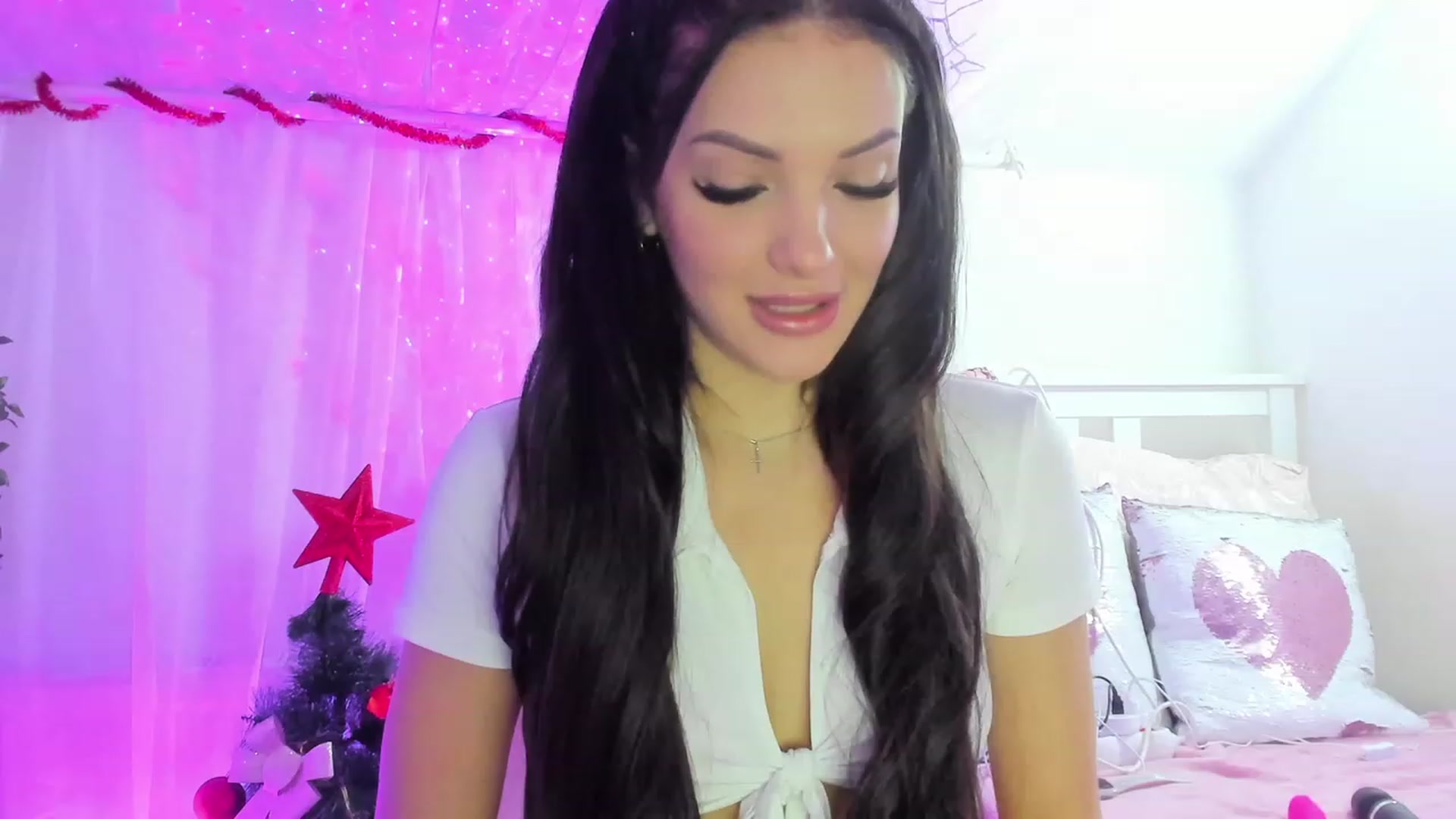 Gallery image thumbnail from AshleyJohnes's myfreecams stream on, 12/29/2022, 05:47 image 3 of 20