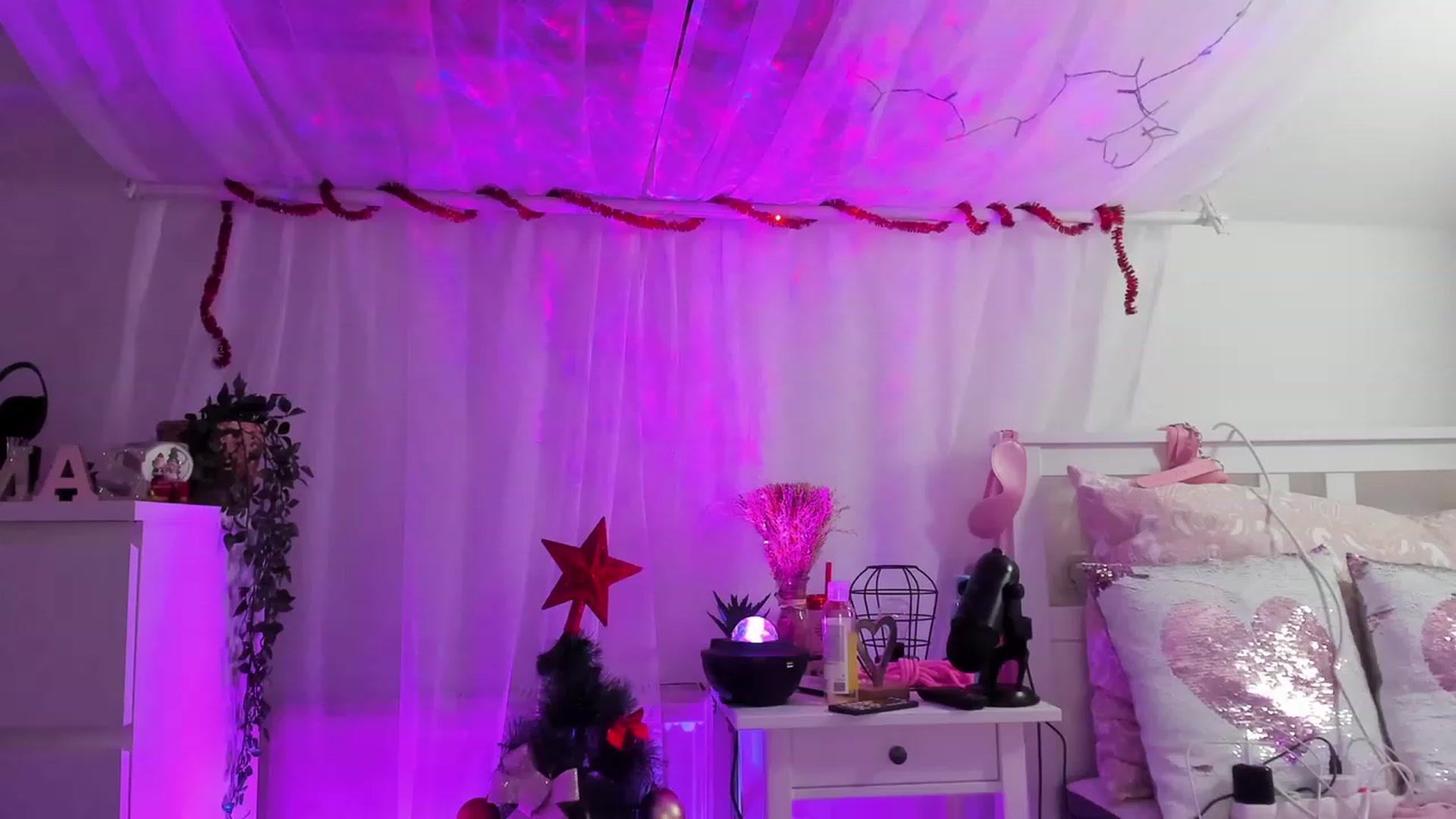 Gallery image thumbnail from AshleyJohnes's myfreecams stream on, 12/29/2022, 06:04 image 17 of 20