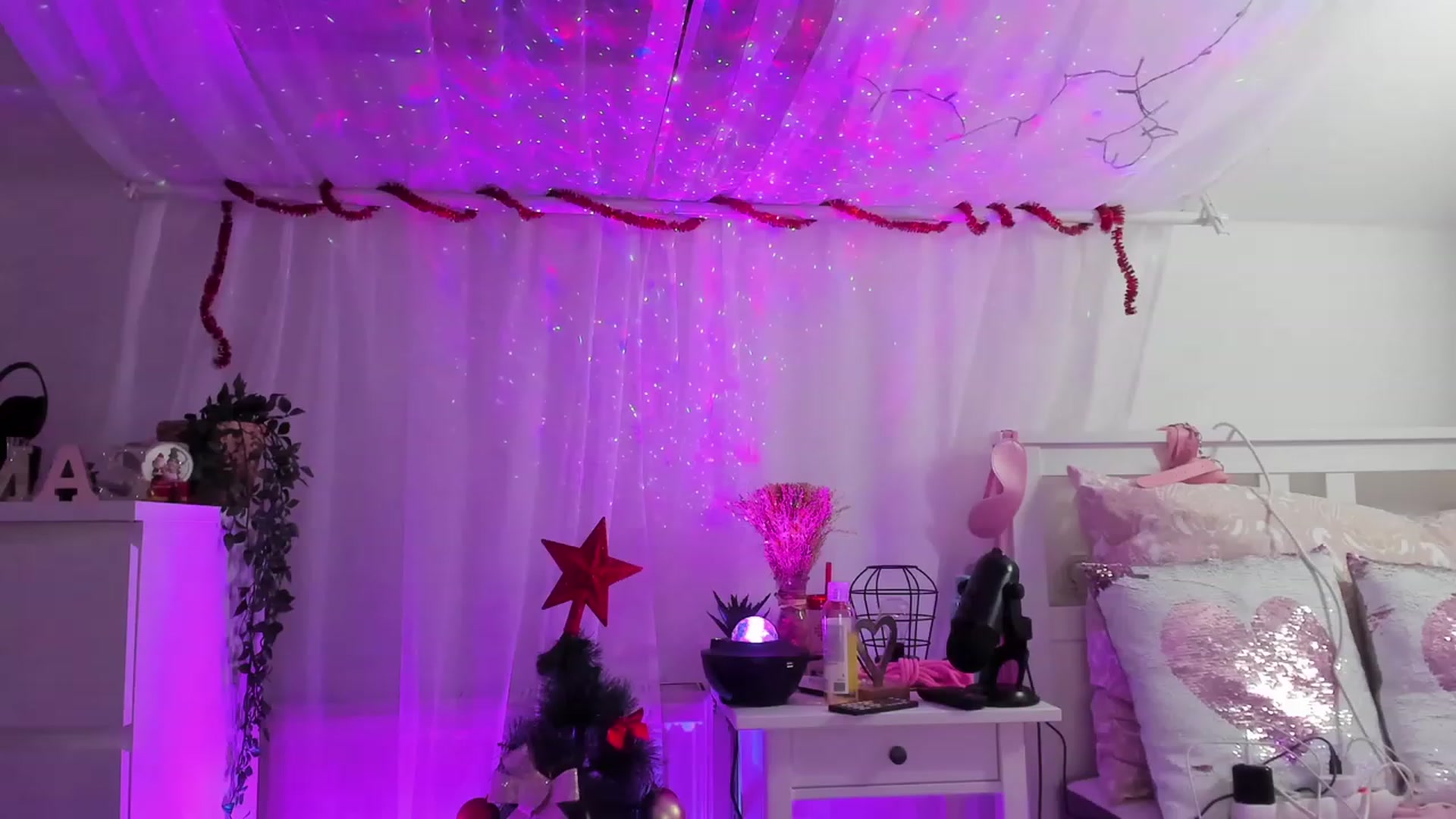 Gallery image thumbnail from AshleyJohnes's myfreecams stream on, 12/29/2022, 06:04 image 18 of 20