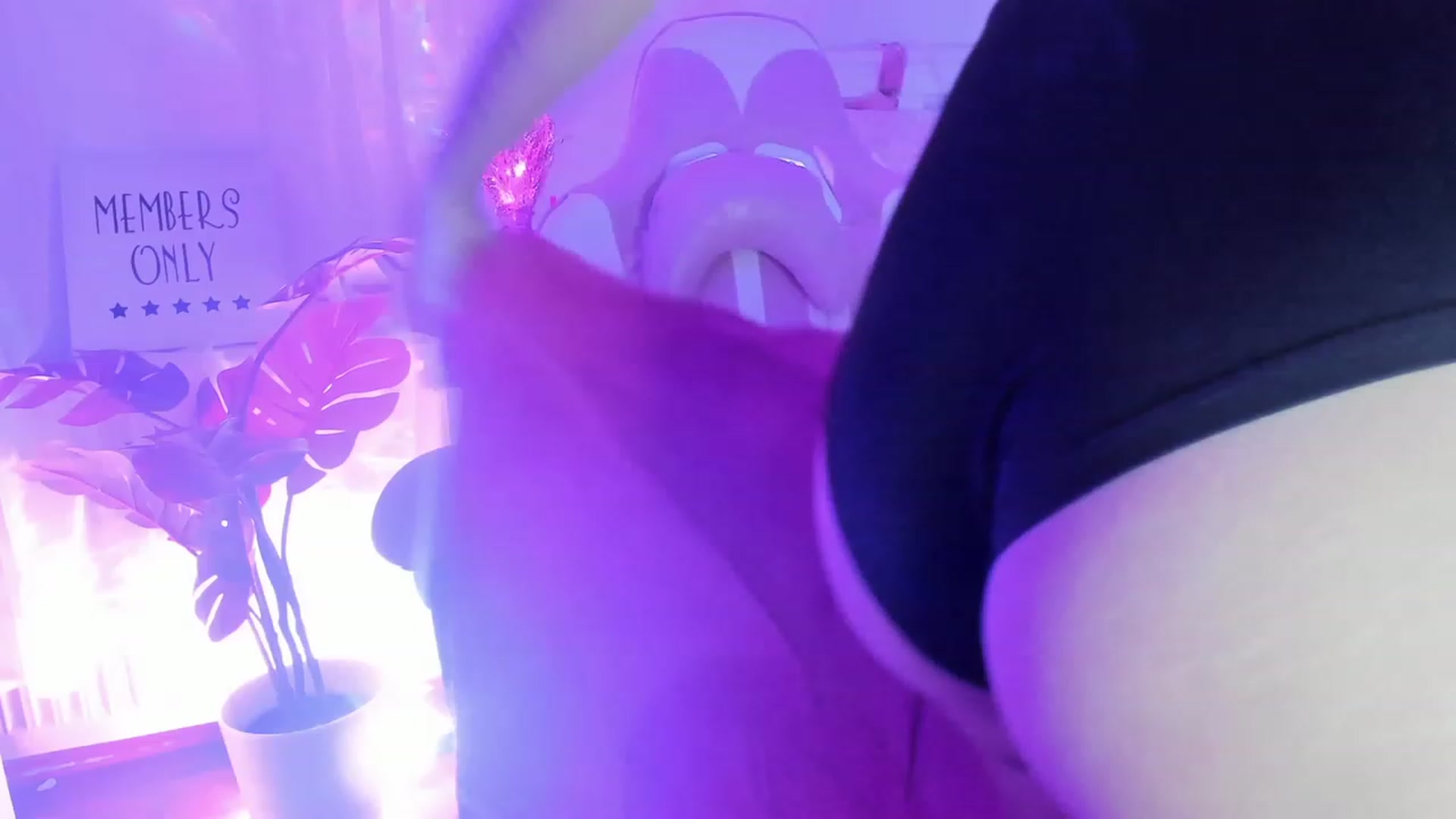 Gallery image thumbnail from AshleyJohnes's myfreecams stream on, 01/10/2023, 07:35 image 15 of 20