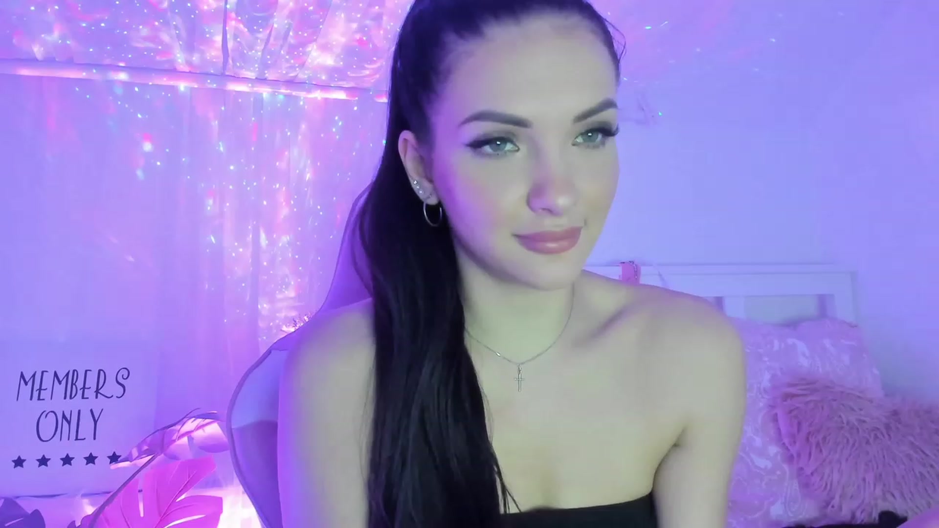 Gallery image thumbnail from AshleyJohnes's myfreecams stream on, 01/10/2023, 07:35 image 12 of 20
