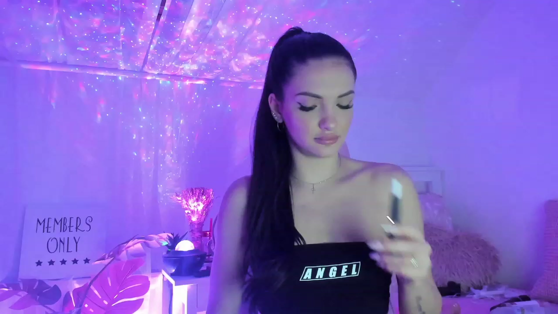 Gallery image thumbnail from AshleyJohnes's myfreecams stream on, 01/10/2023, 07:35 image 14 of 20