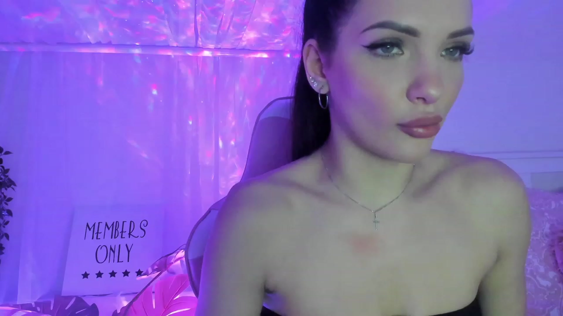 Gallery image thumbnail from AshleyJohnes's myfreecams stream on, 01/10/2023, 07:35 image 8 of 20