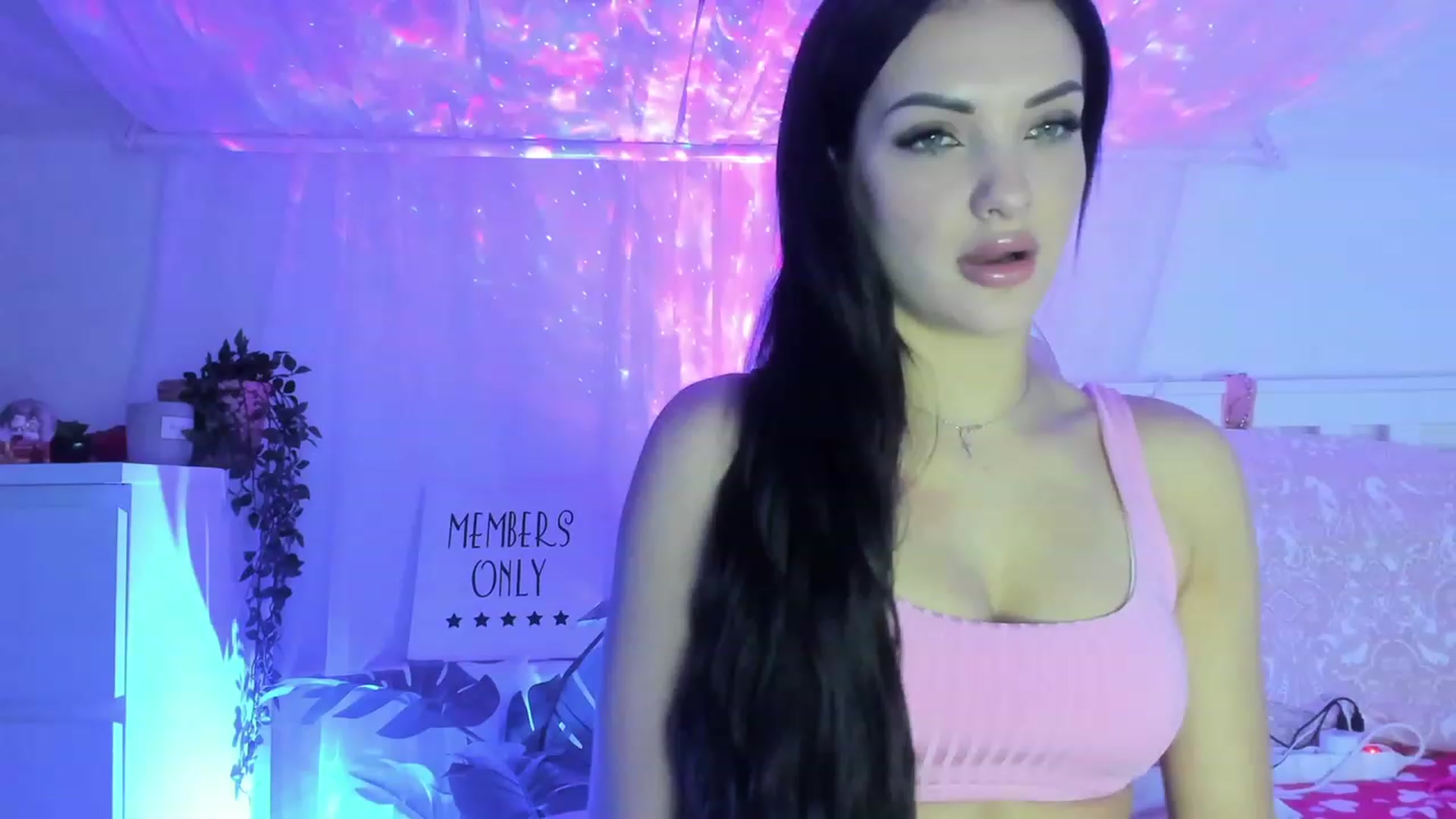 Gallery image thumbnail from AshleyJohnes's myfreecams stream on, 01/20/2023, 07:03 image 1 of 20
