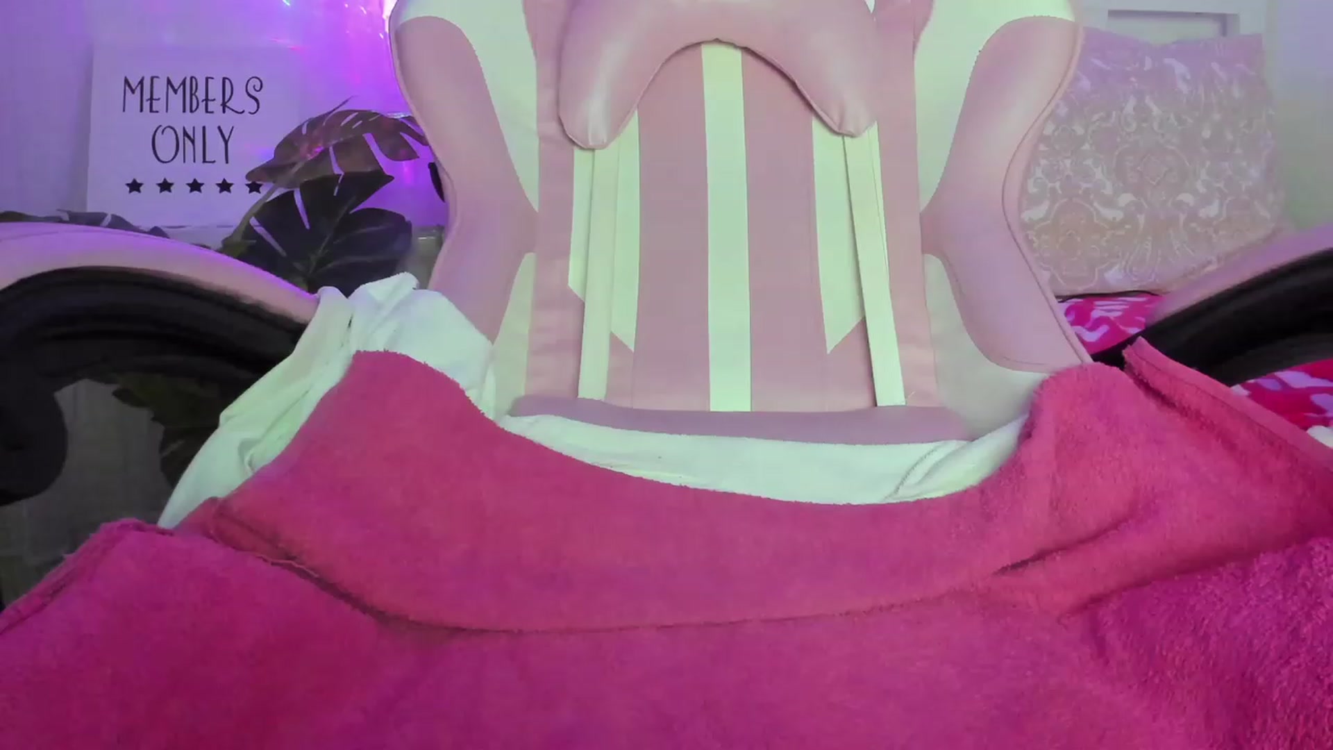 Gallery image thumbnail from AshleyJohnes's myfreecams stream on, 01/22/2023, 11:34 image 20 of 20