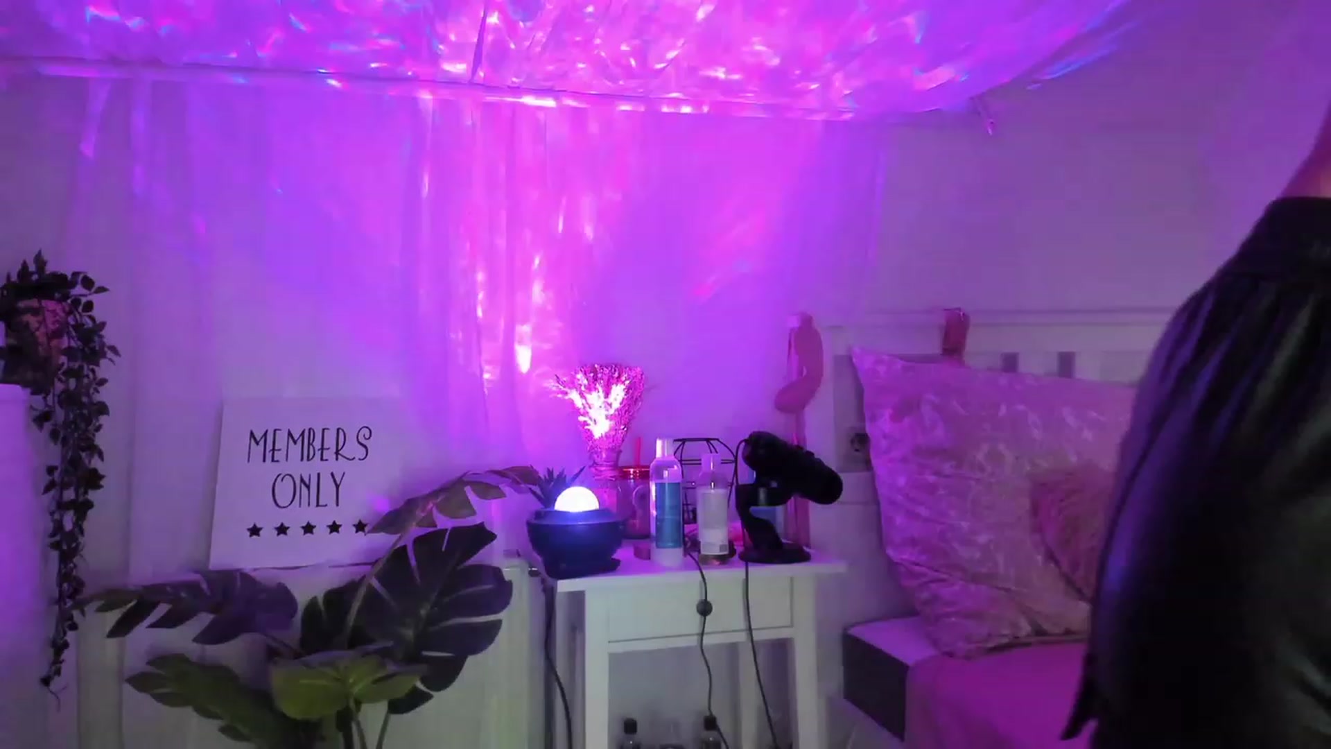 Gallery image thumbnail from AshleyJohnes's myfreecams stream on, 01/23/2023, 06:51 image 2 of 20