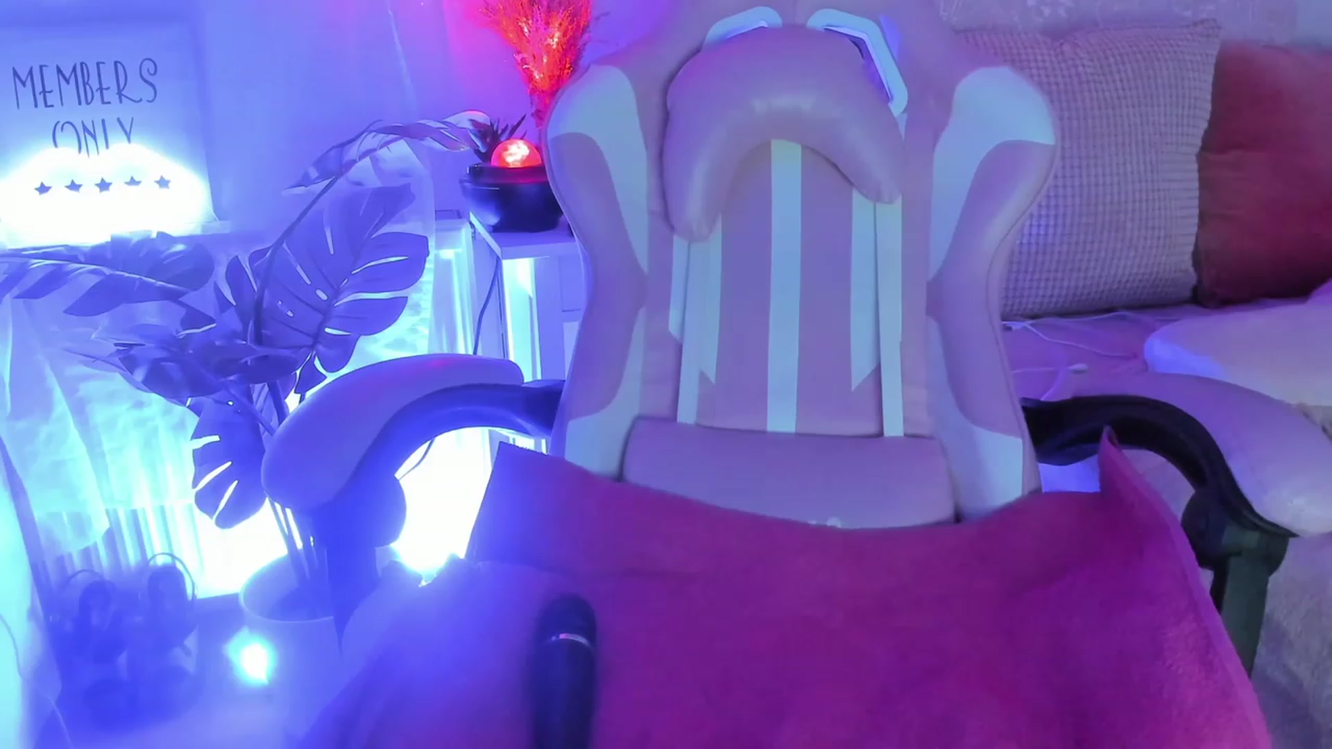 Gallery image thumbnail from AshleyJohnes's myfreecams stream on, 02/06/2023, 05:32 image 15 of 20