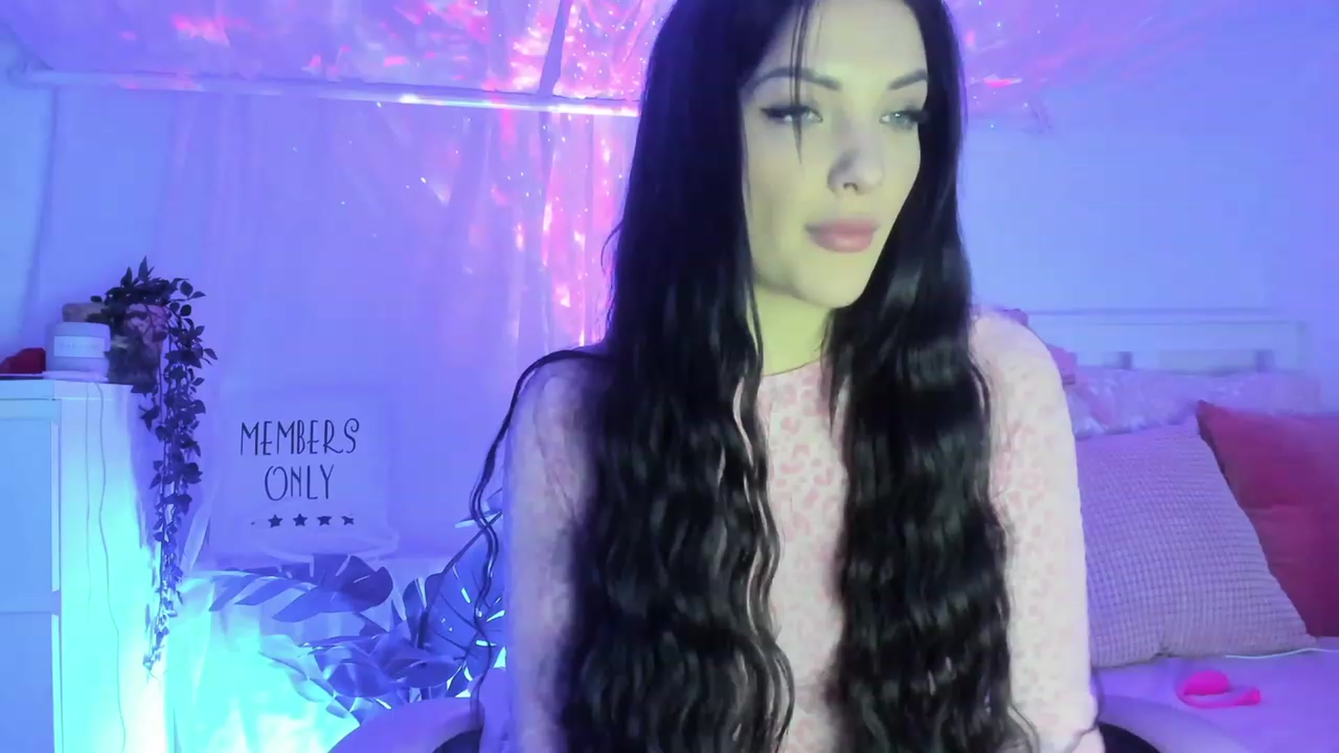 Gallery image thumbnail from AshleyJohnes's myfreecams stream on, 02/11/2023, 05:36 image 2 of 20