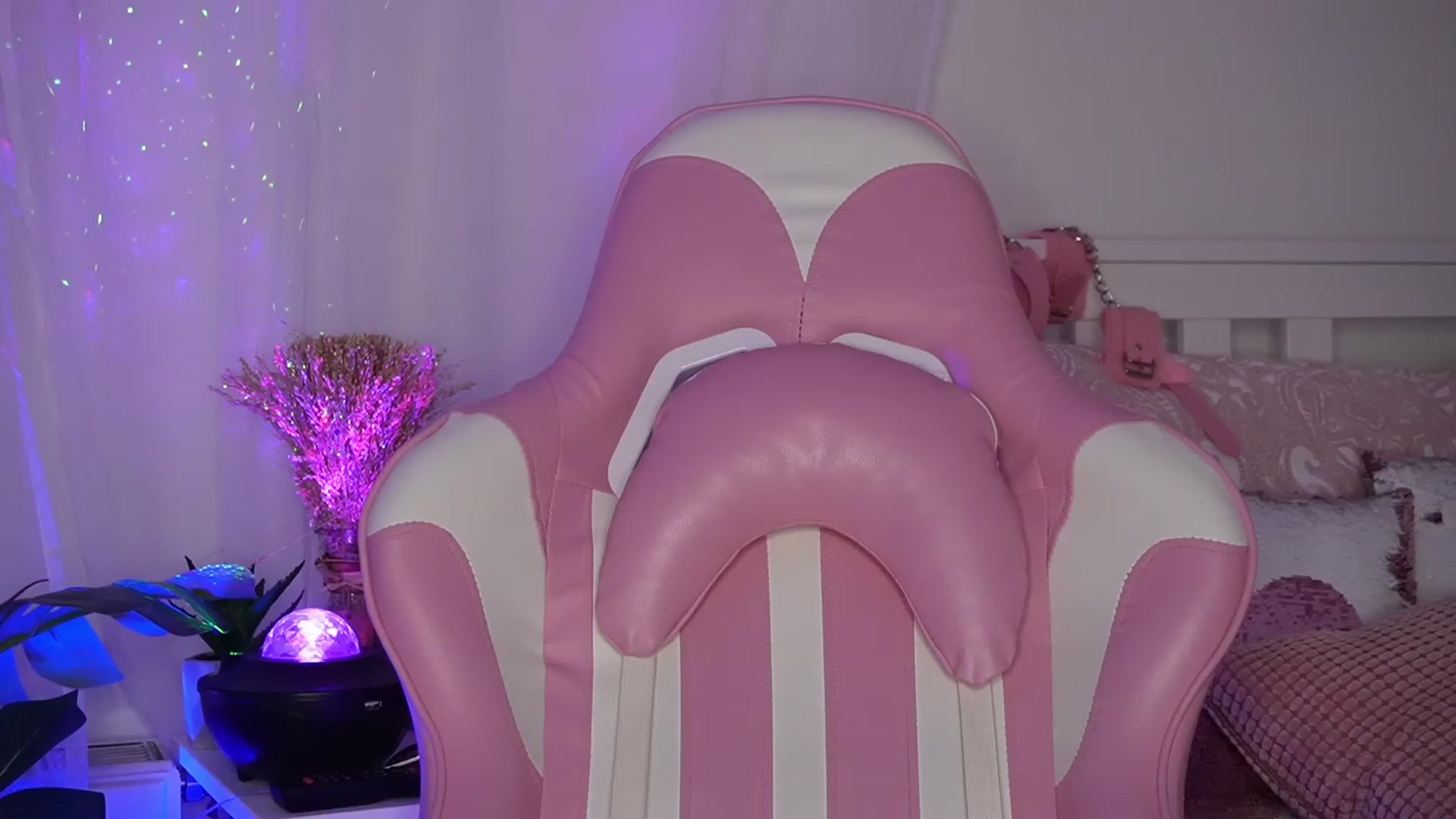 Gallery image thumbnail from AshleyJohnes's myfreecams stream on, 02/22/2023, 10:26 image 7 of 20
