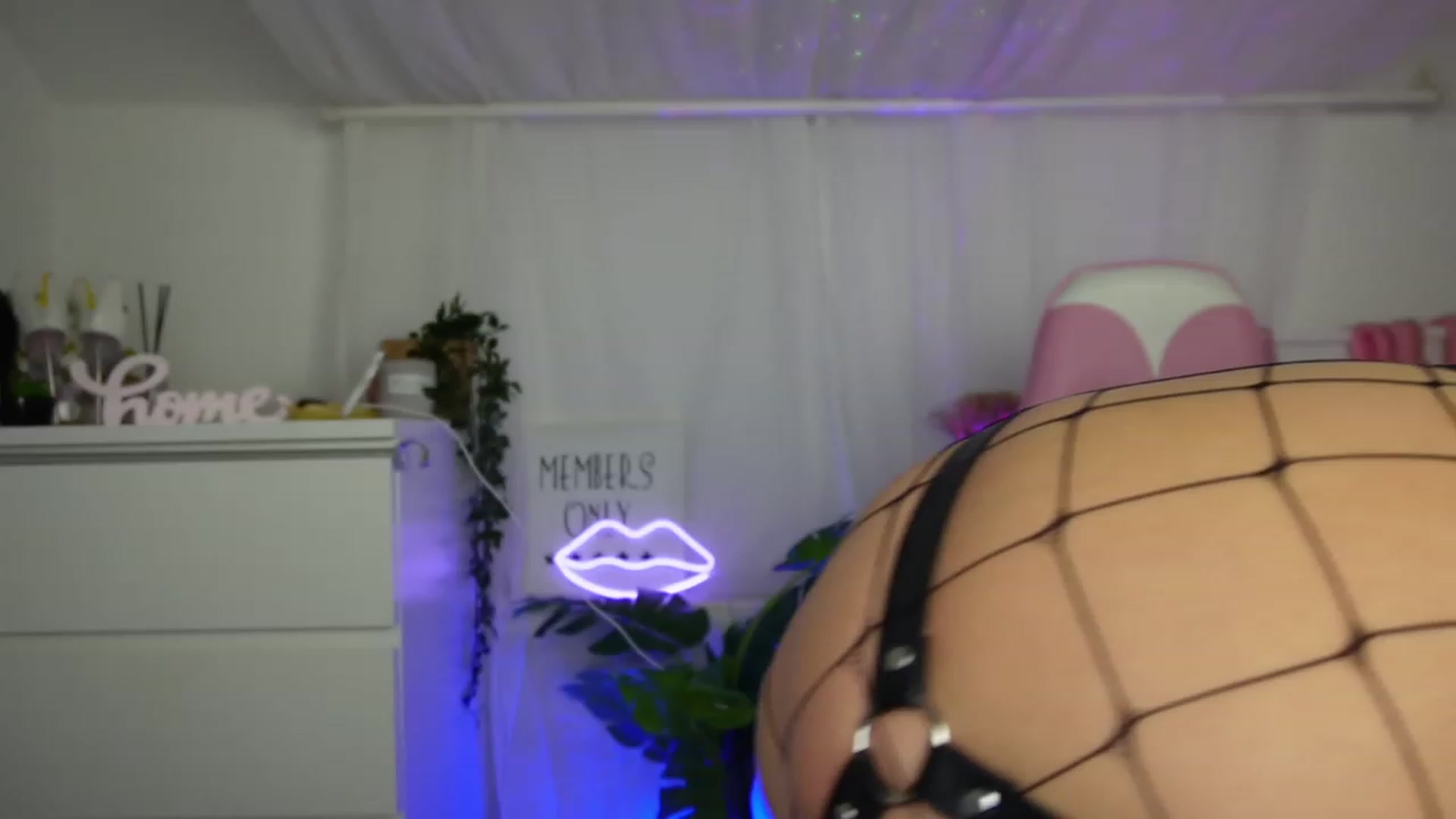 Gallery image thumbnail from AshleyJohnes's myfreecams stream on, 03/03/2023, 07:46 image 2 of 20