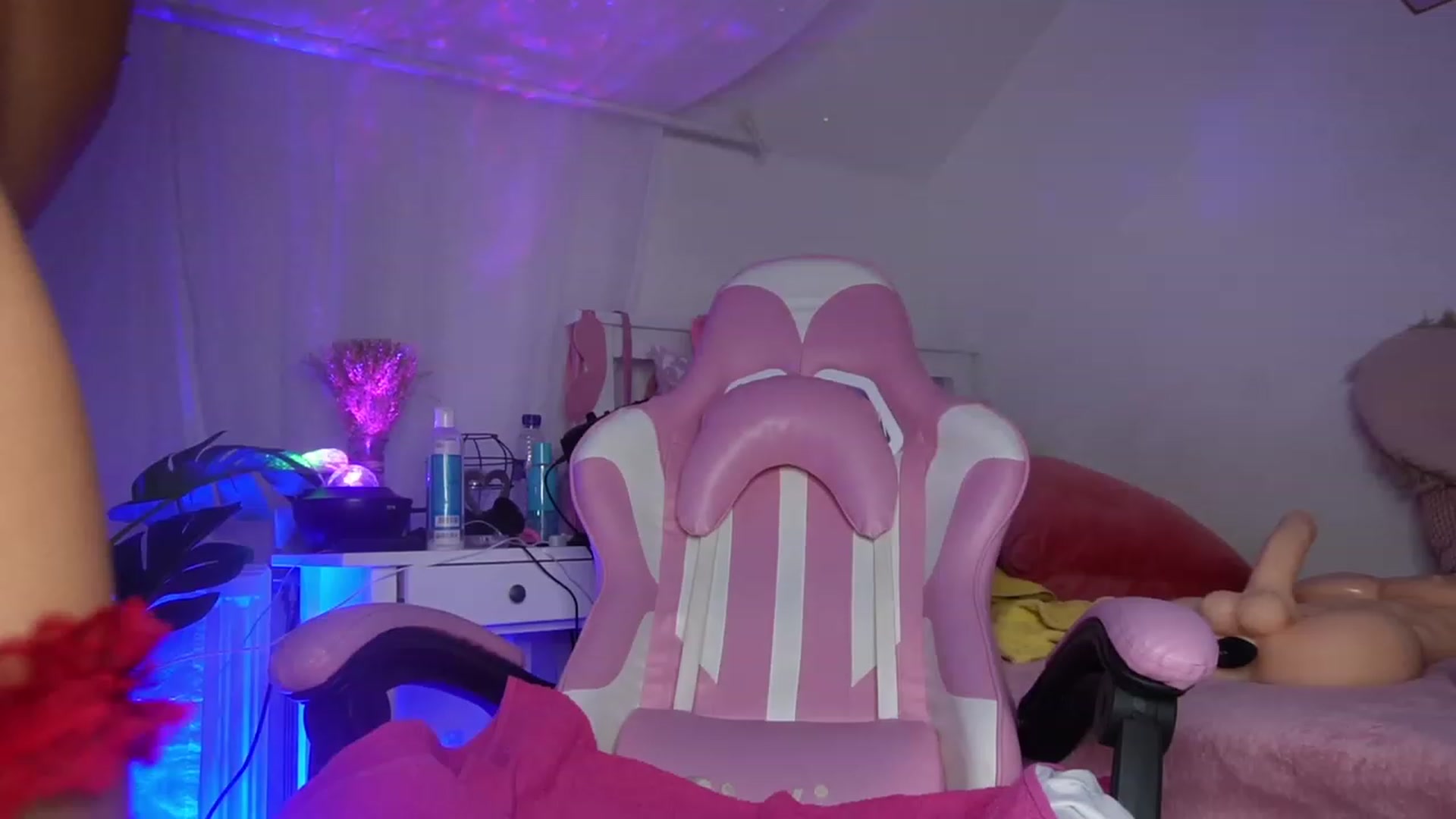 Gallery image thumbnail from AshleyJohnes's myfreecams stream on, 03/12/2023, 07:53 image 6 of 20