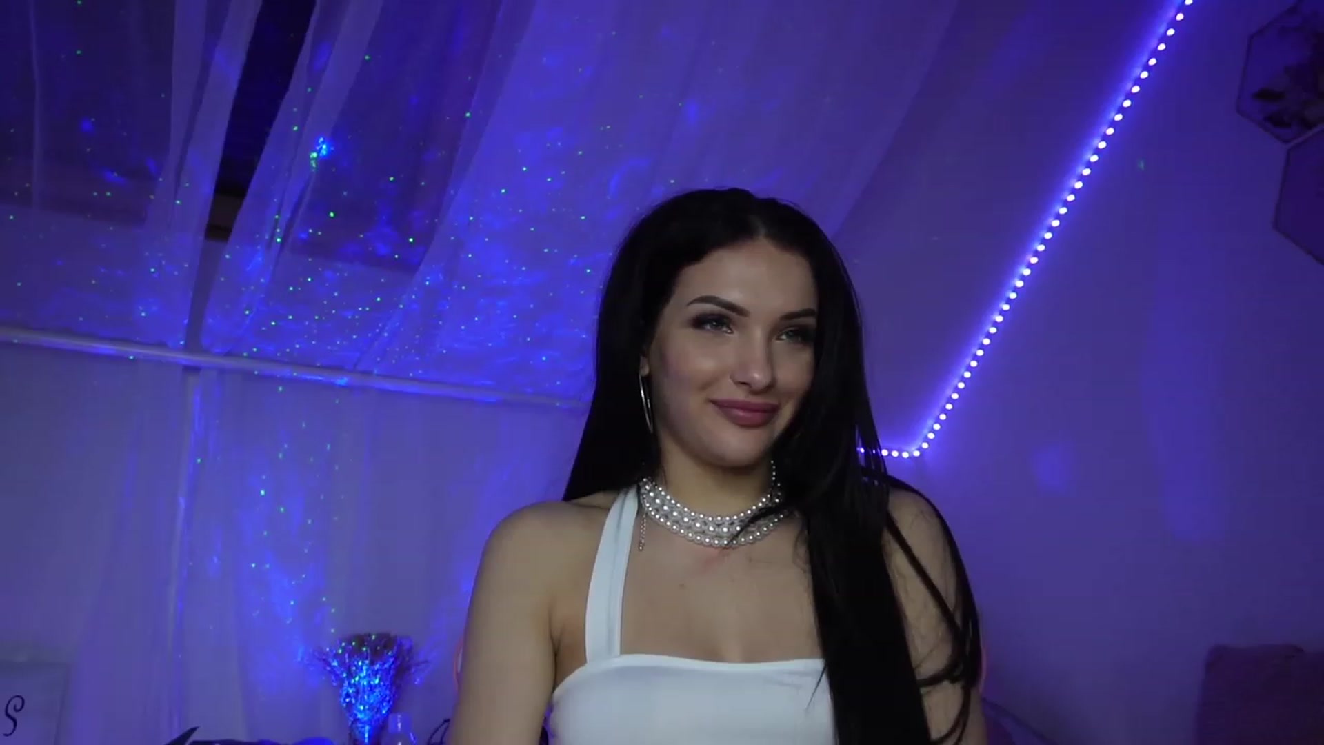 Gallery image thumbnail from AshleyJohnes's myfreecams stream on, 03/27/2023, 07:59 image 11 of 20