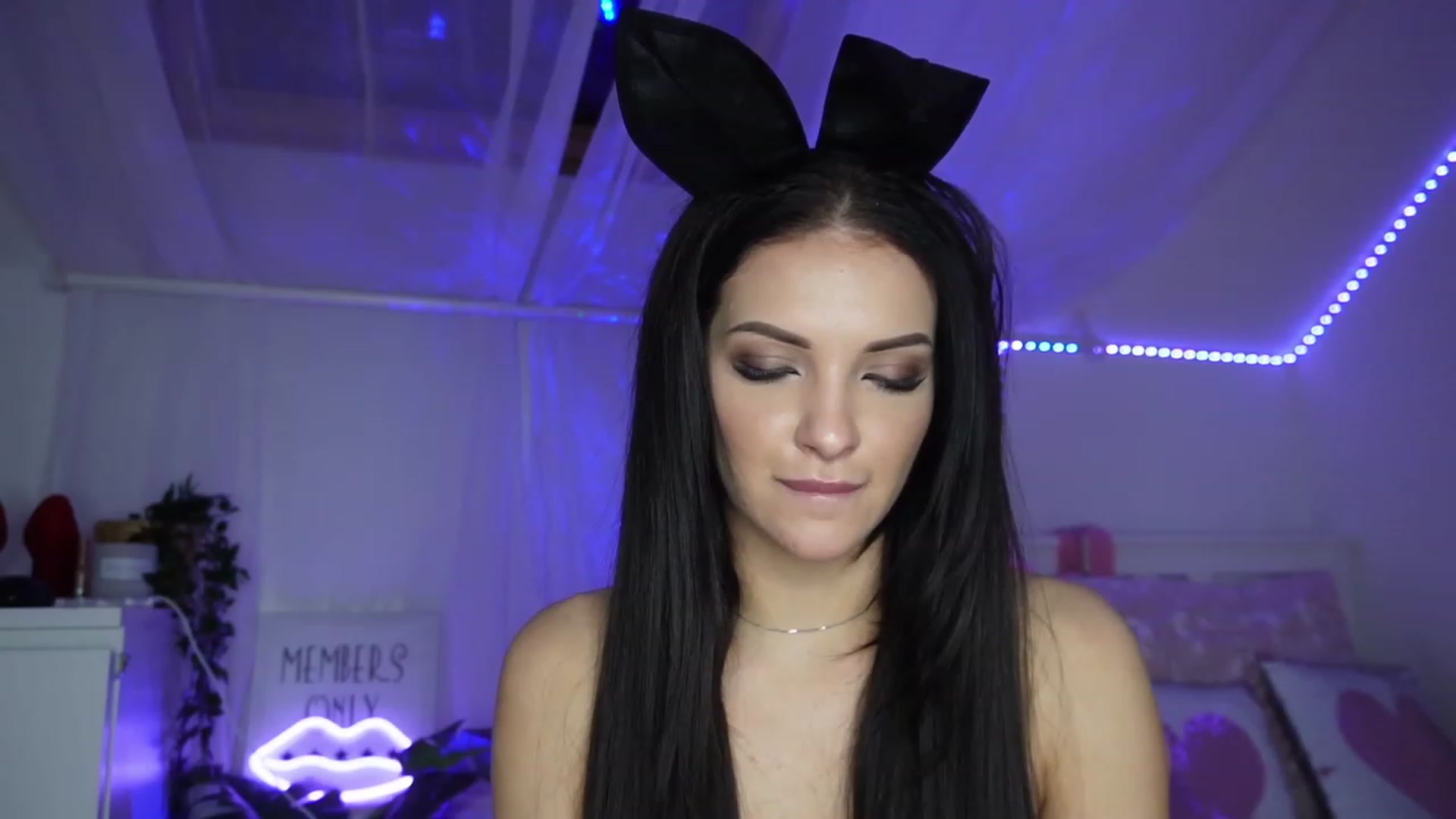 Gallery image thumbnail from AshleyJohnes's myfreecams stream on, 04/10/2023, 05:42 image 3 of 20