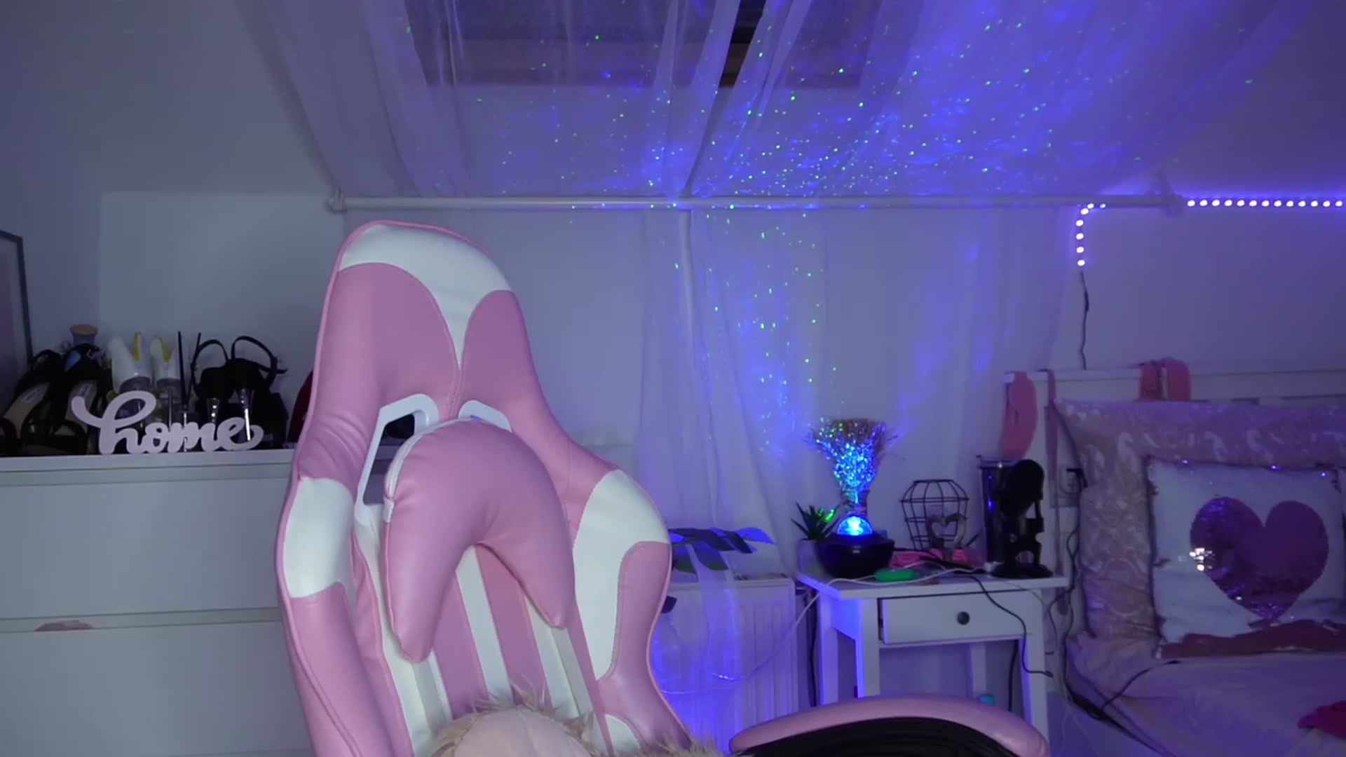Gallery image thumbnail from AshleyJohnes's myfreecams stream on, 04/13/2023, 06:05 image 18 of 20