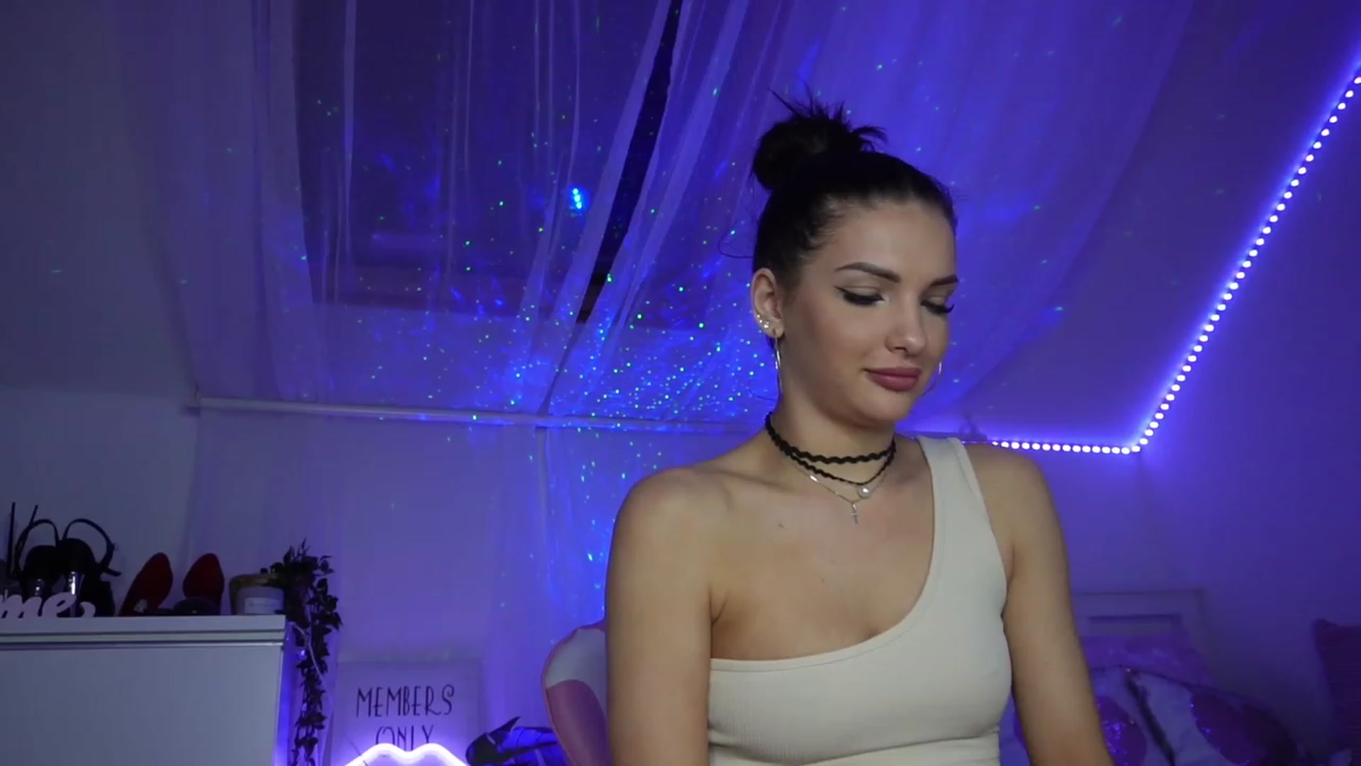 Gallery image thumbnail from AshleyJohnes's myfreecams stream on, 04/14/2023, 07:56 image 6 of 20