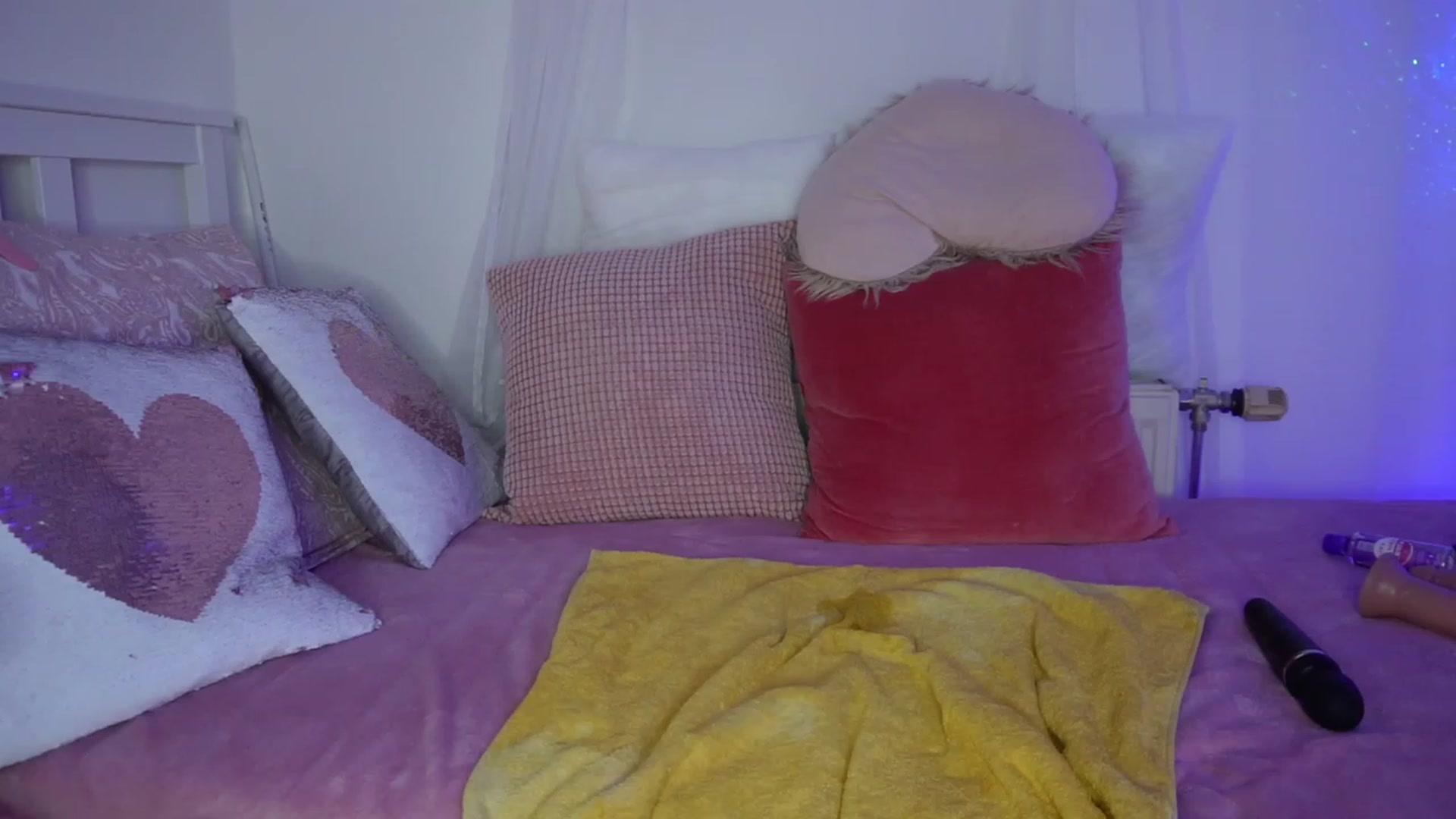 Gallery image thumbnail from AshleyJohnes's myfreecams stream on, 04/25/2023, 07:14 image 8 of 20