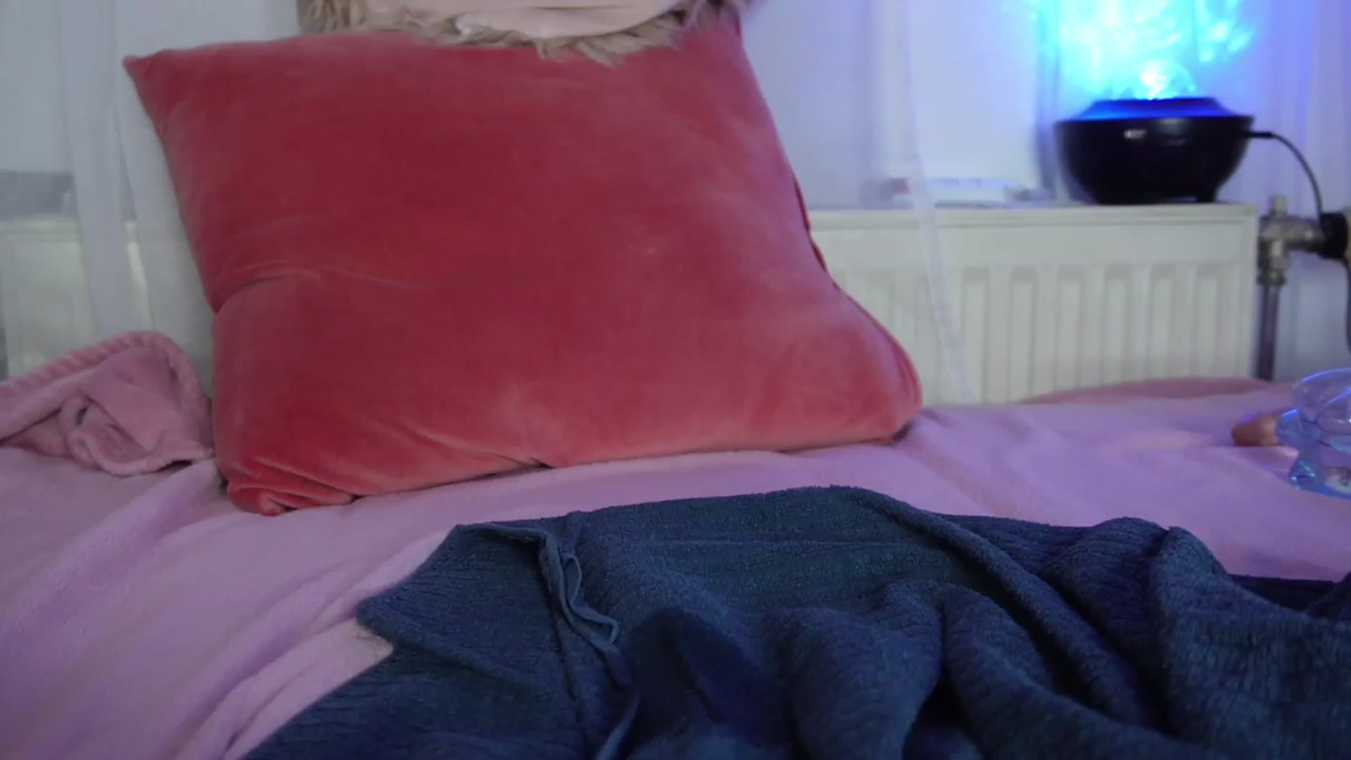 Gallery image thumbnail from AshleyJohnes's myfreecams stream on, 06/21/2023, 08:32 image 10 of 20