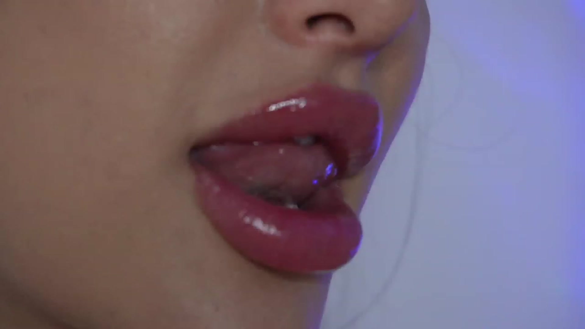 Gallery image thumbnail from AshleyJohnes's myfreecams stream on, 06/28/2023, 07:12 image 16 of 20