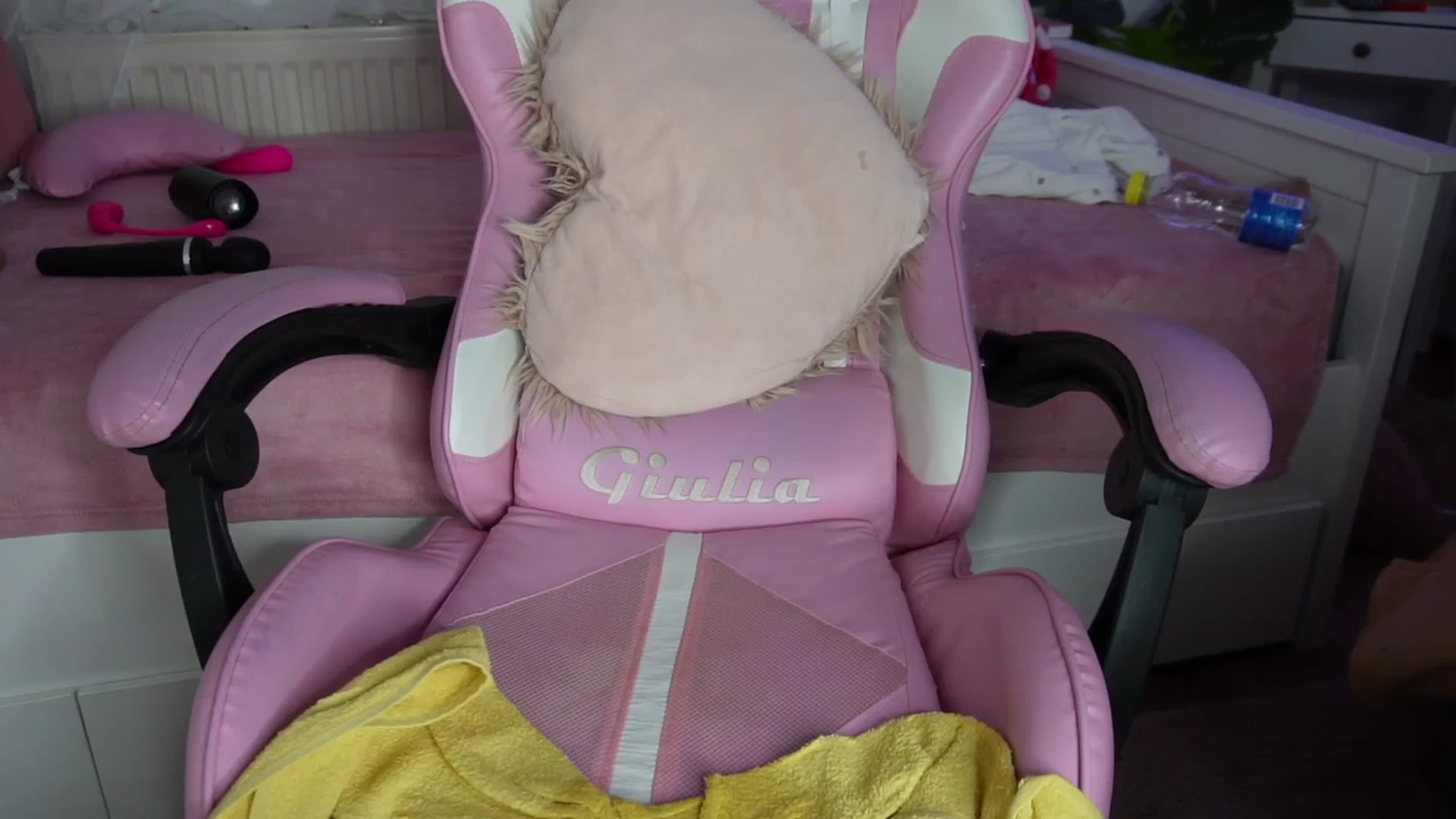 Gallery image thumbnail from AshleyJohnes's myfreecams stream on, 07/08/2023, 08:22 image 9 of 20