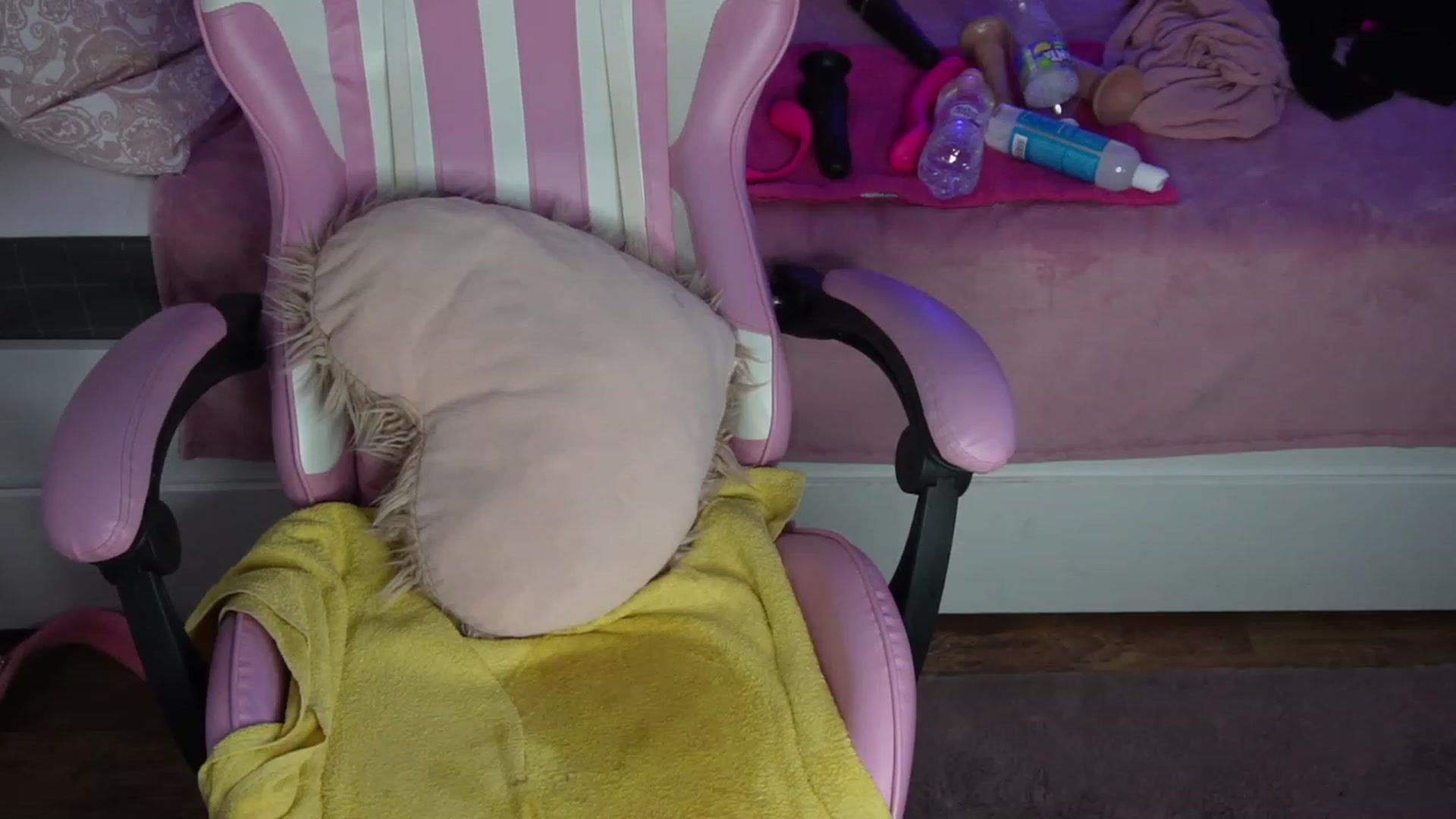 Gallery image thumbnail from AshleyJohnes's myfreecams stream on, 08/08/2023, 09:25 image 14 of 20