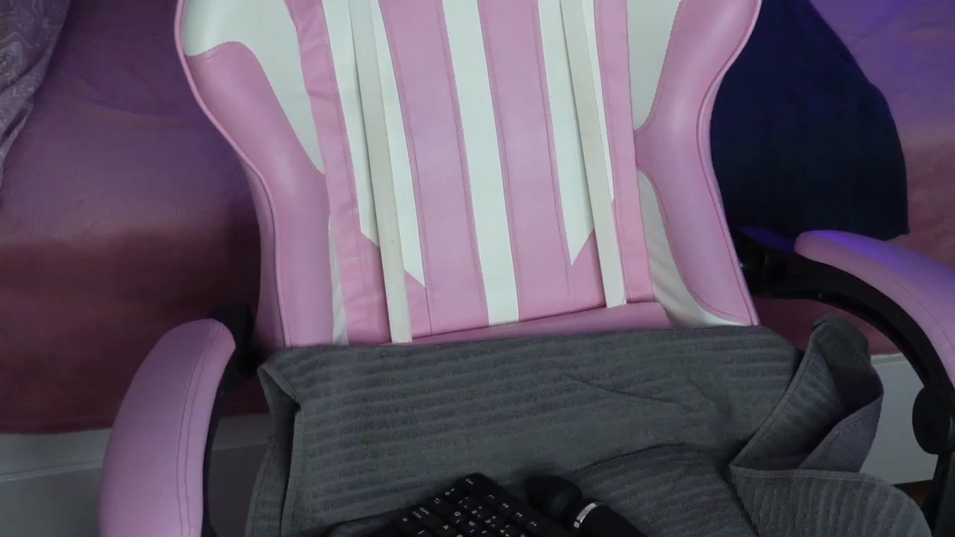 Gallery image thumbnail from AshleyJohnes's myfreecams stream on, 08/18/2023, 07:12 image 3 of 20