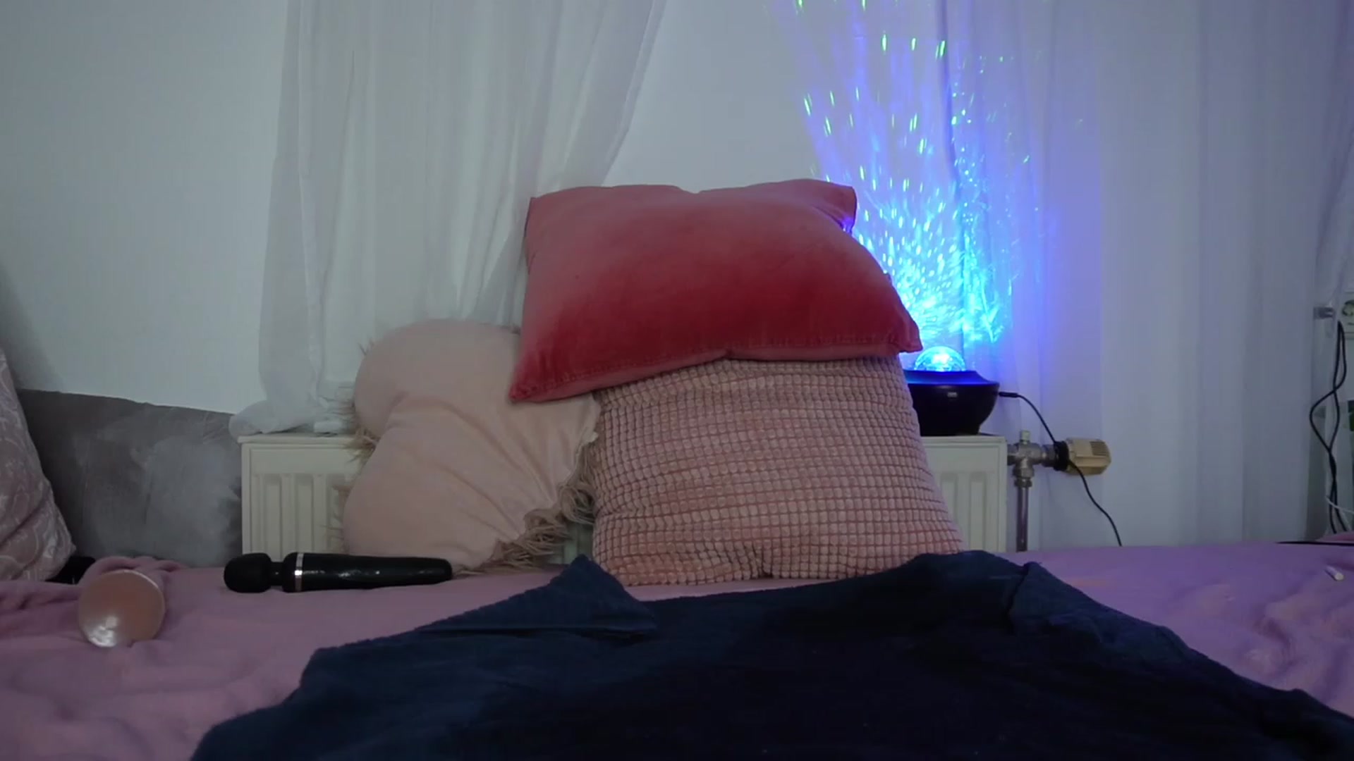 Gallery image thumbnail from AshleyJohnes's myfreecams stream on, 08/18/2023, 07:12 image 10 of 20