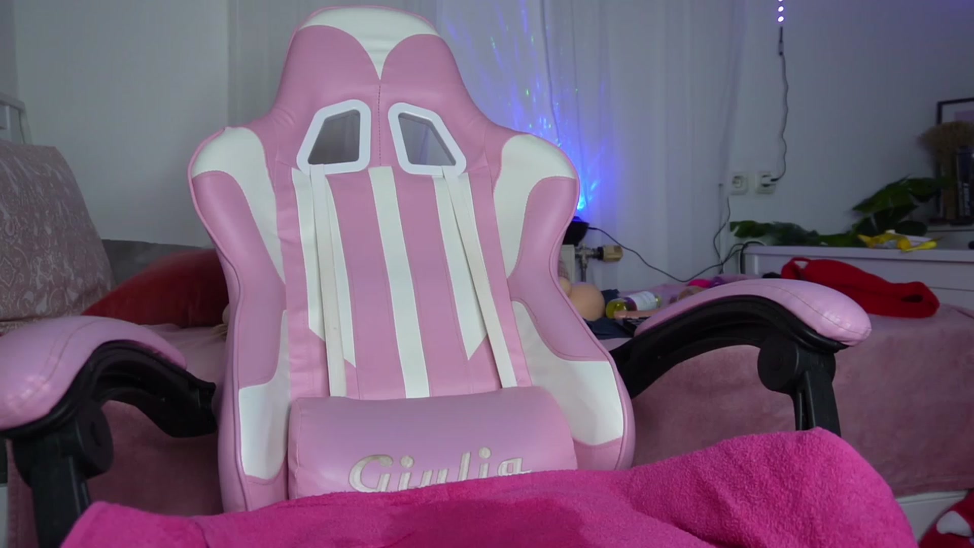 Gallery image thumbnail from AshleyJohnes's myfreecams stream on, 08/19/2023, 07:39 image 13 of 20