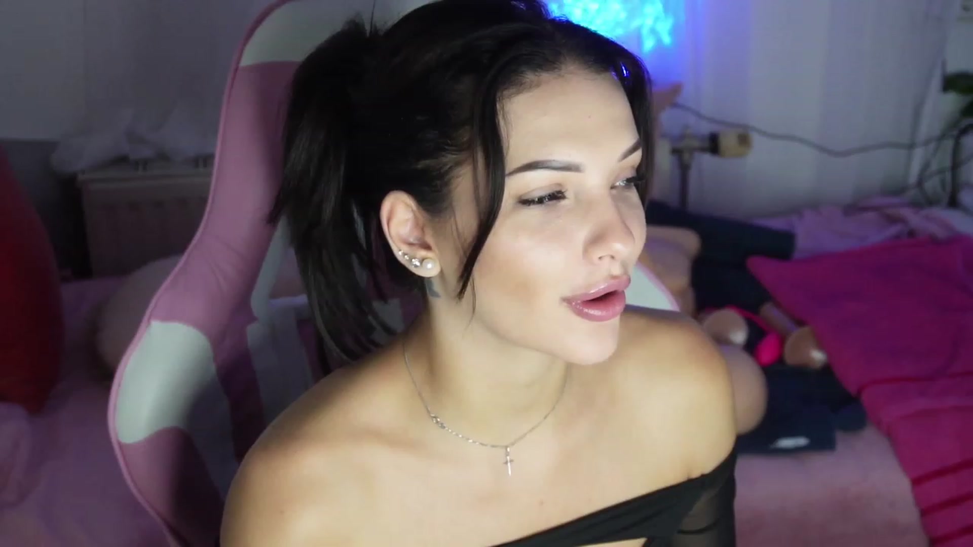 Gallery image thumbnail from AshleyJohnes's myfreecams stream on, 08/21/2023, 06:32 image 1 of 20