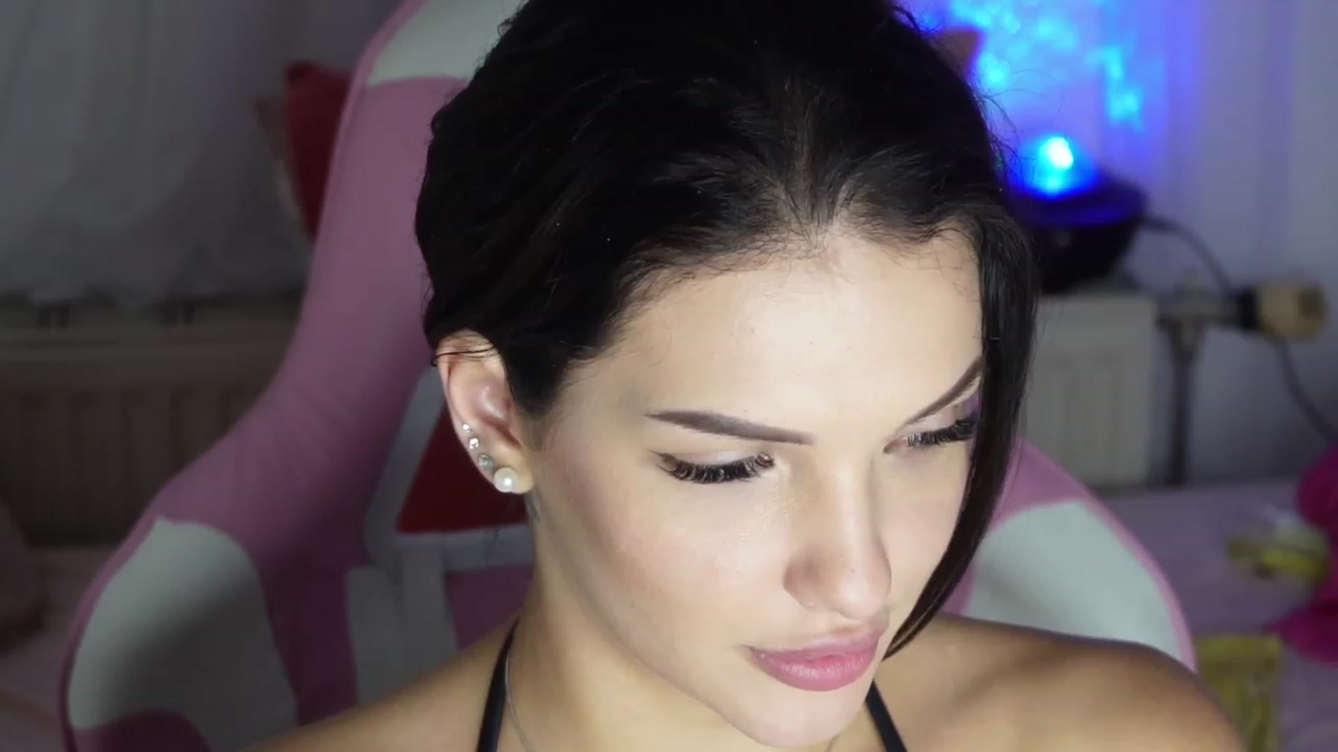 Gallery image thumbnail from AshleyJohnes's myfreecams stream on, 08/22/2023, 08:04 image 16 of 20