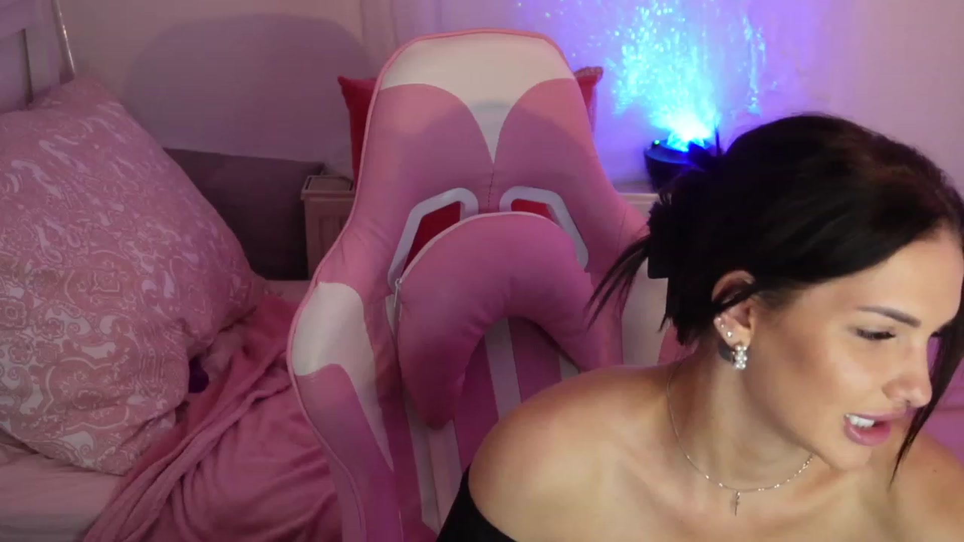 Gallery image thumbnail from AshleyJohnes's myfreecams stream on, 10/12/2023, 06:44 image 6 of 20