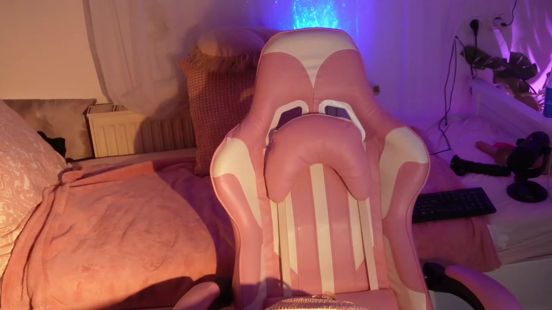 Gallery image thumbnail from AshleyJohnes's myfreecams stream on, 10/23/2023, 05:18 image 9 of 20