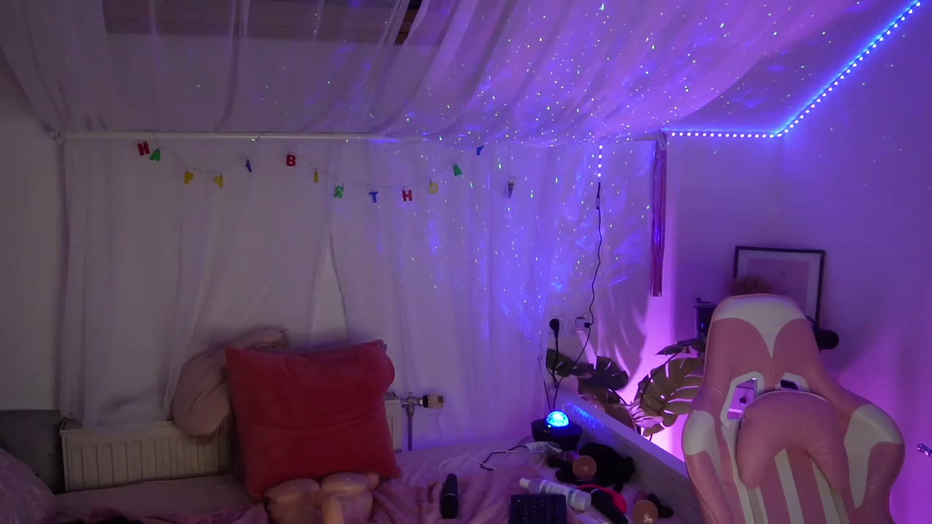 Gallery image thumbnail from AshleyJohnes's myfreecams stream on, 11/11/2023, 07:46 image 17 of 20
