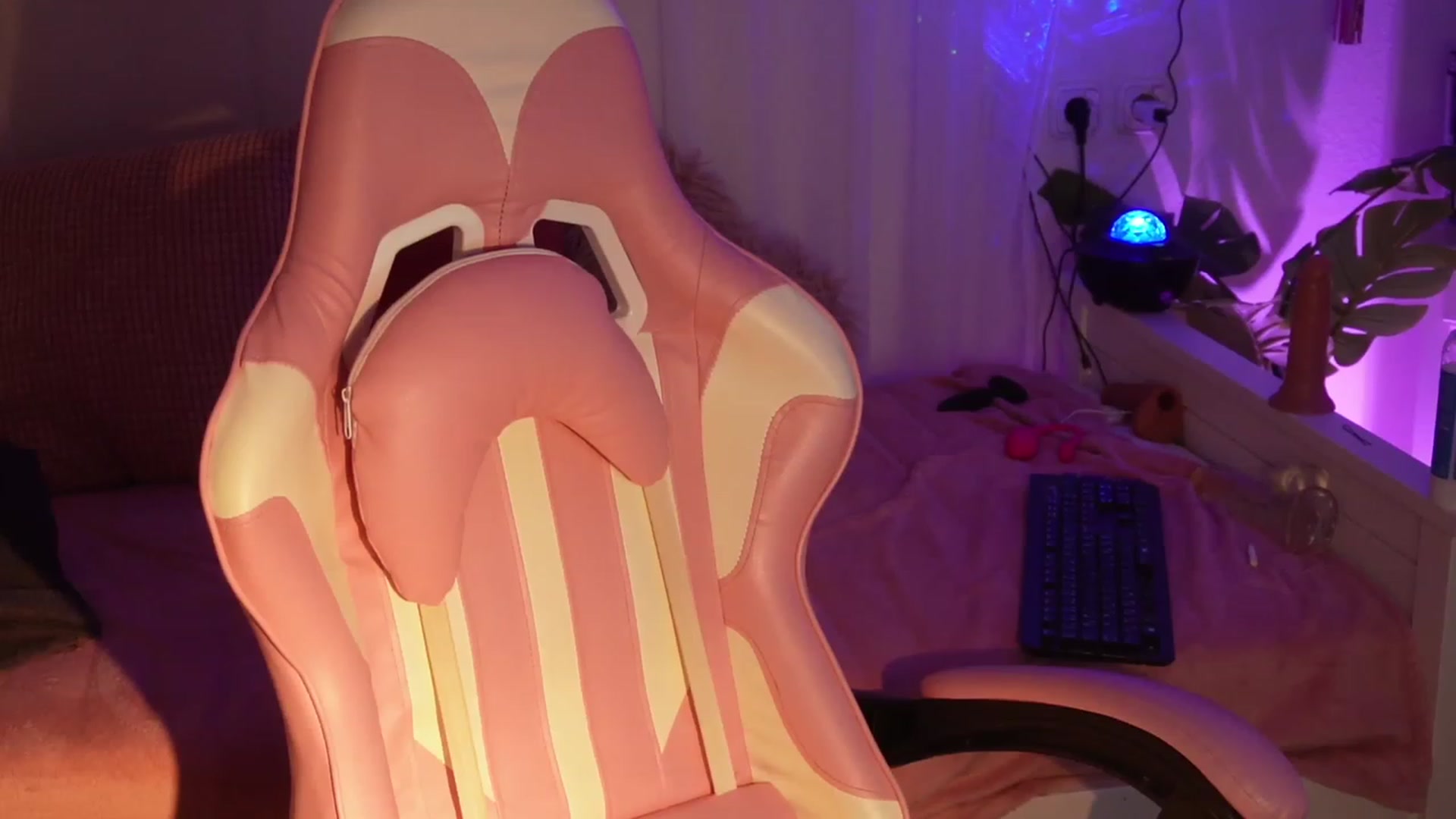Gallery image thumbnail from AshleyJohnes's myfreecams stream on, 11/23/2023, 07:44 image 8 of 20