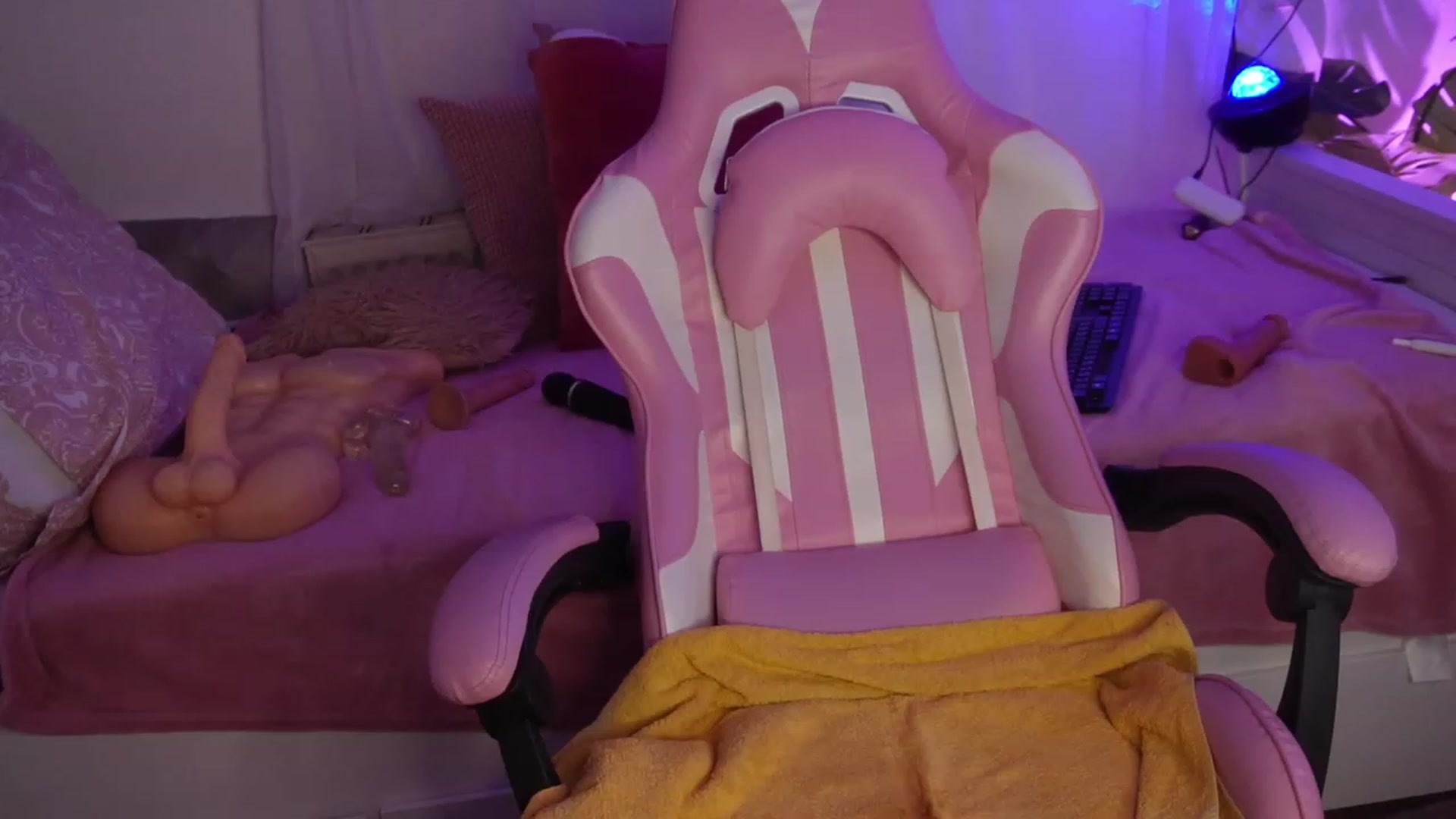 Gallery image thumbnail from AshleyJohnes's myfreecams stream on, 11/30/2023, 07:26 image 6 of 20