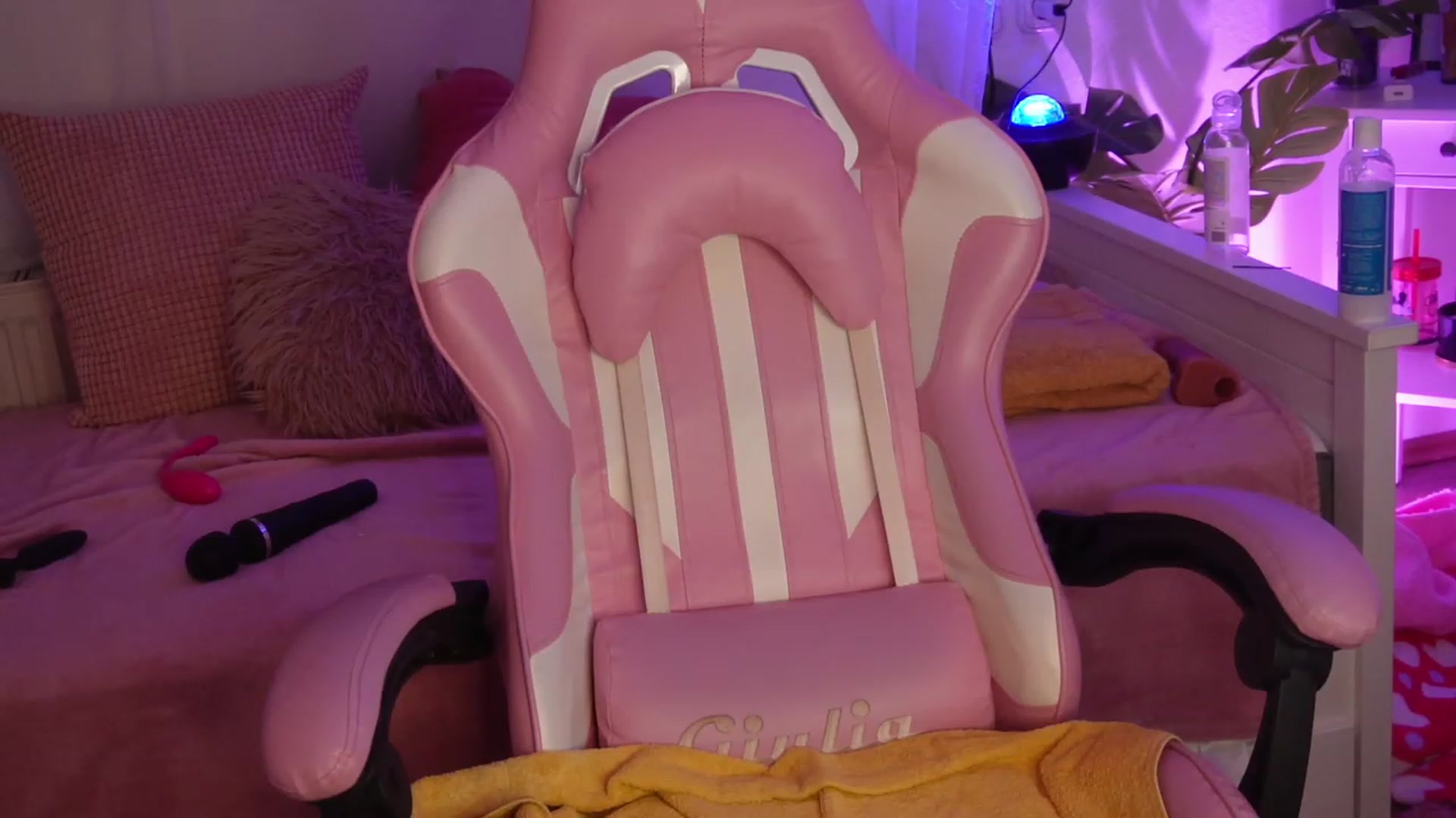 Gallery image thumbnail from AshleyJohnes's myfreecams stream on, 12/09/2023, 06:44 image 19 of 20