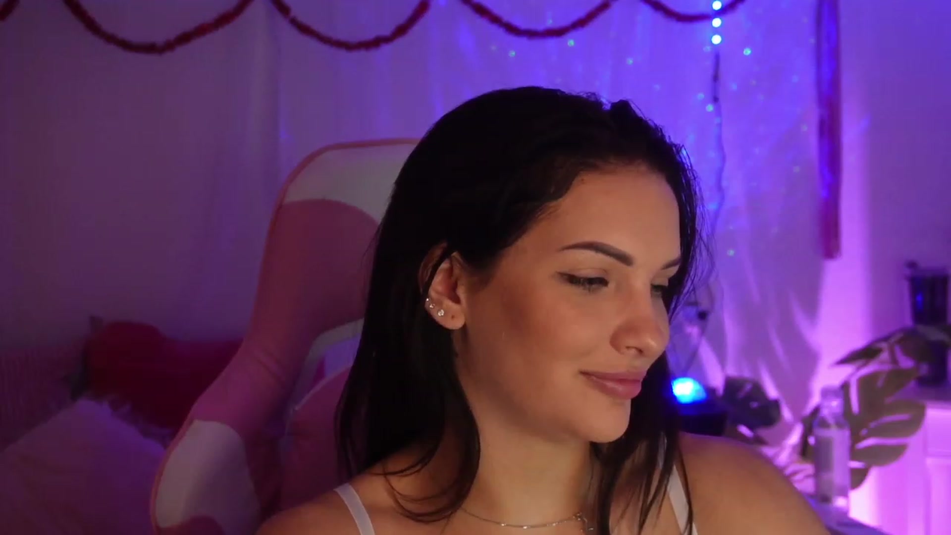 Gallery image thumbnail from AshleyJohnes's myfreecams stream on, 12/11/2023, 05:26 image 13 of 20