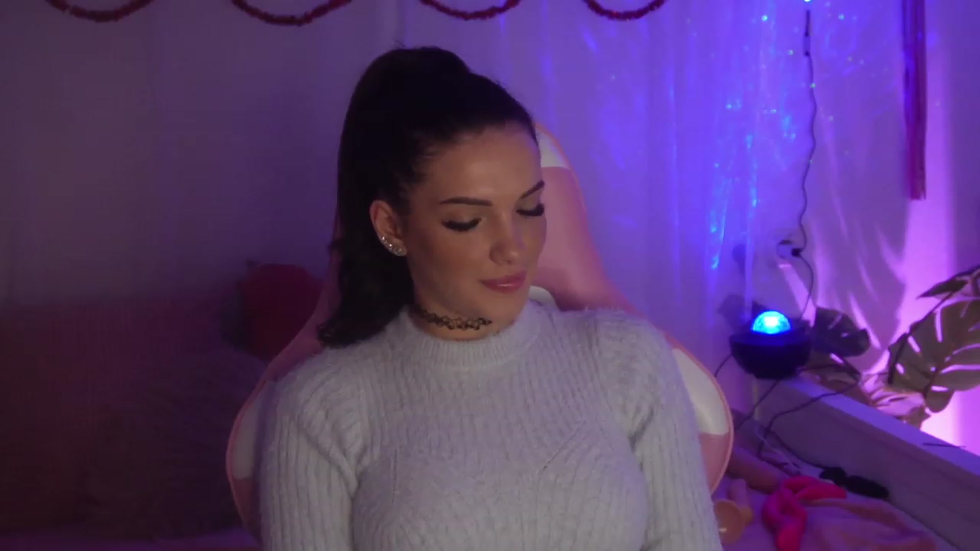 Gallery image thumbnail from AshleyJohnes's myfreecams stream on, 12/21/2023, 05:13 image 2 of 20