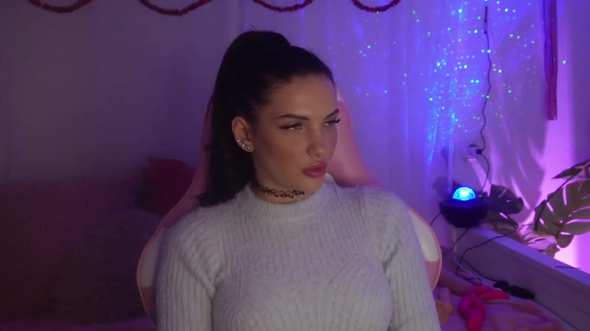 Gallery image thumbnail from AshleyJohnes's myfreecams stream on, 12/21/2023, 05:13 image 3 of 20
