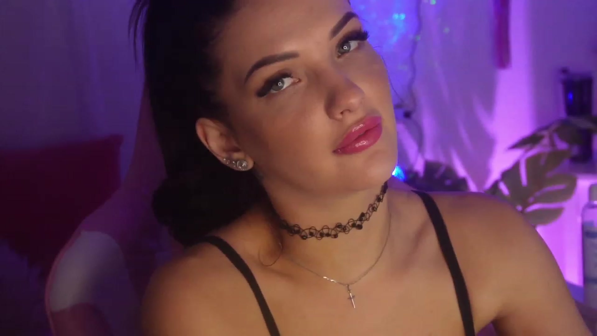 Gallery image thumbnail from AshleyJohnes's myfreecams stream on, 12/21/2023, 05:46 image 16 of 20