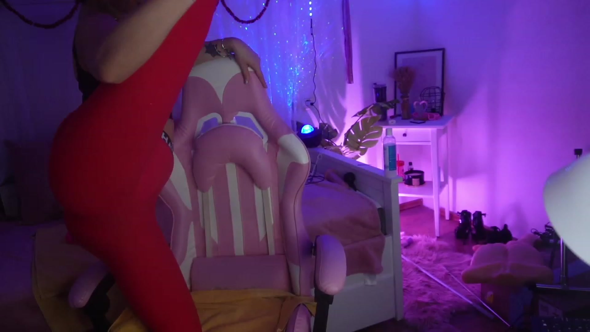 Gallery image thumbnail from AshleyJohnes's myfreecams stream on, 12/28/2023, 07:17 image 1 of 20