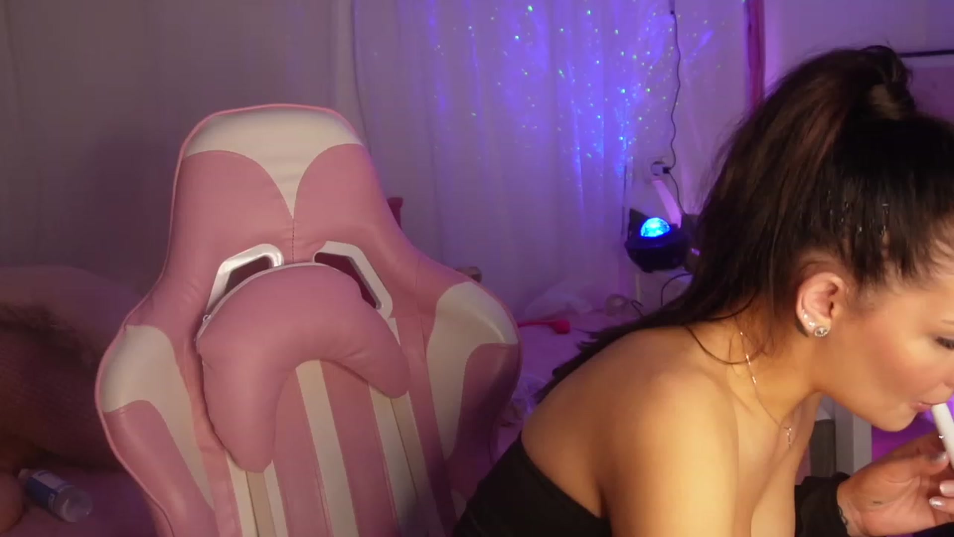 Gallery image thumbnail from AshleyJohnes's myfreecams stream on, 12/29/2023, 06:23 image 11 of 20