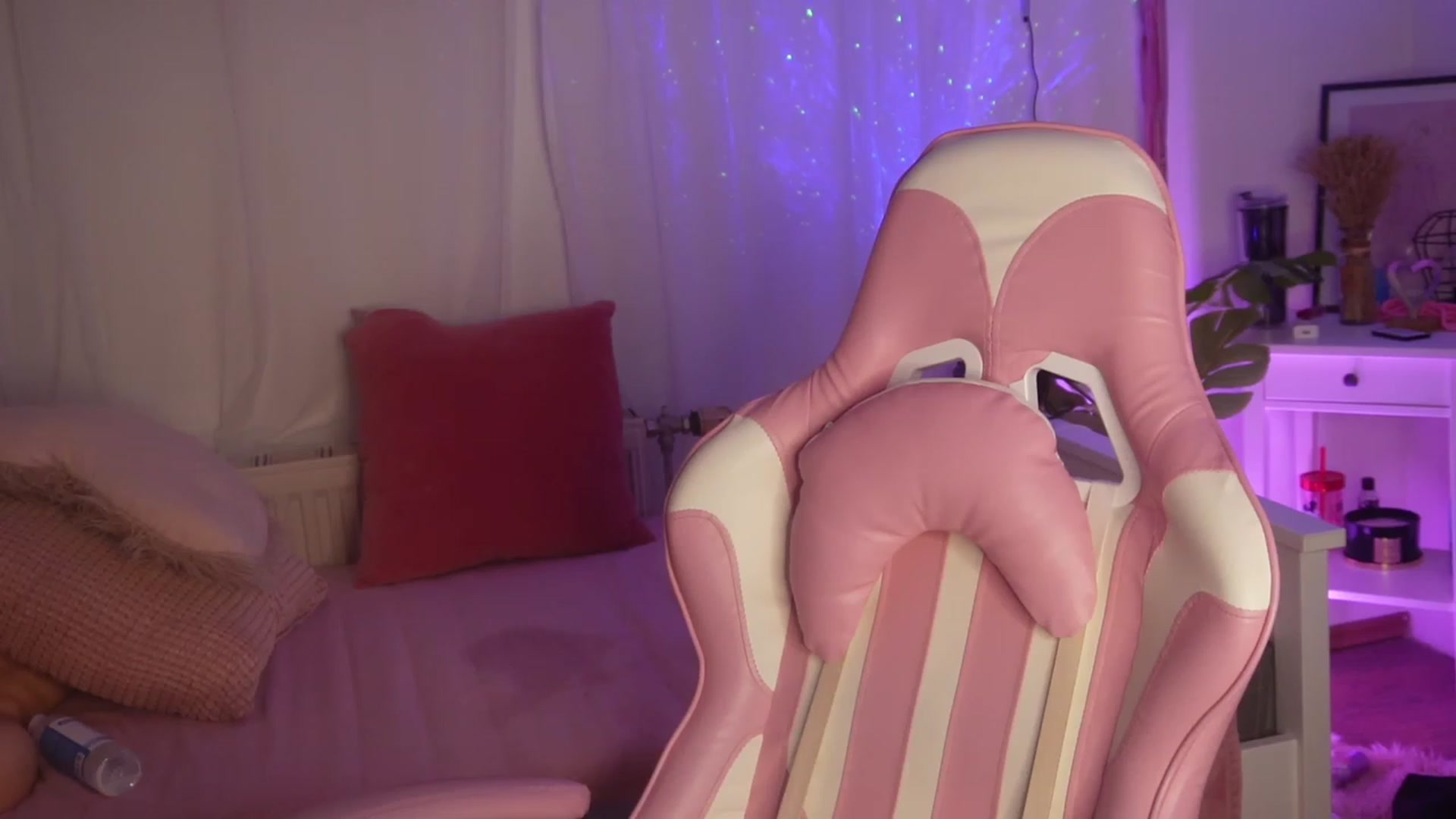 Gallery image thumbnail from AshleyJohnes's myfreecams stream on, 12/29/2023, 06:23 image 16 of 20