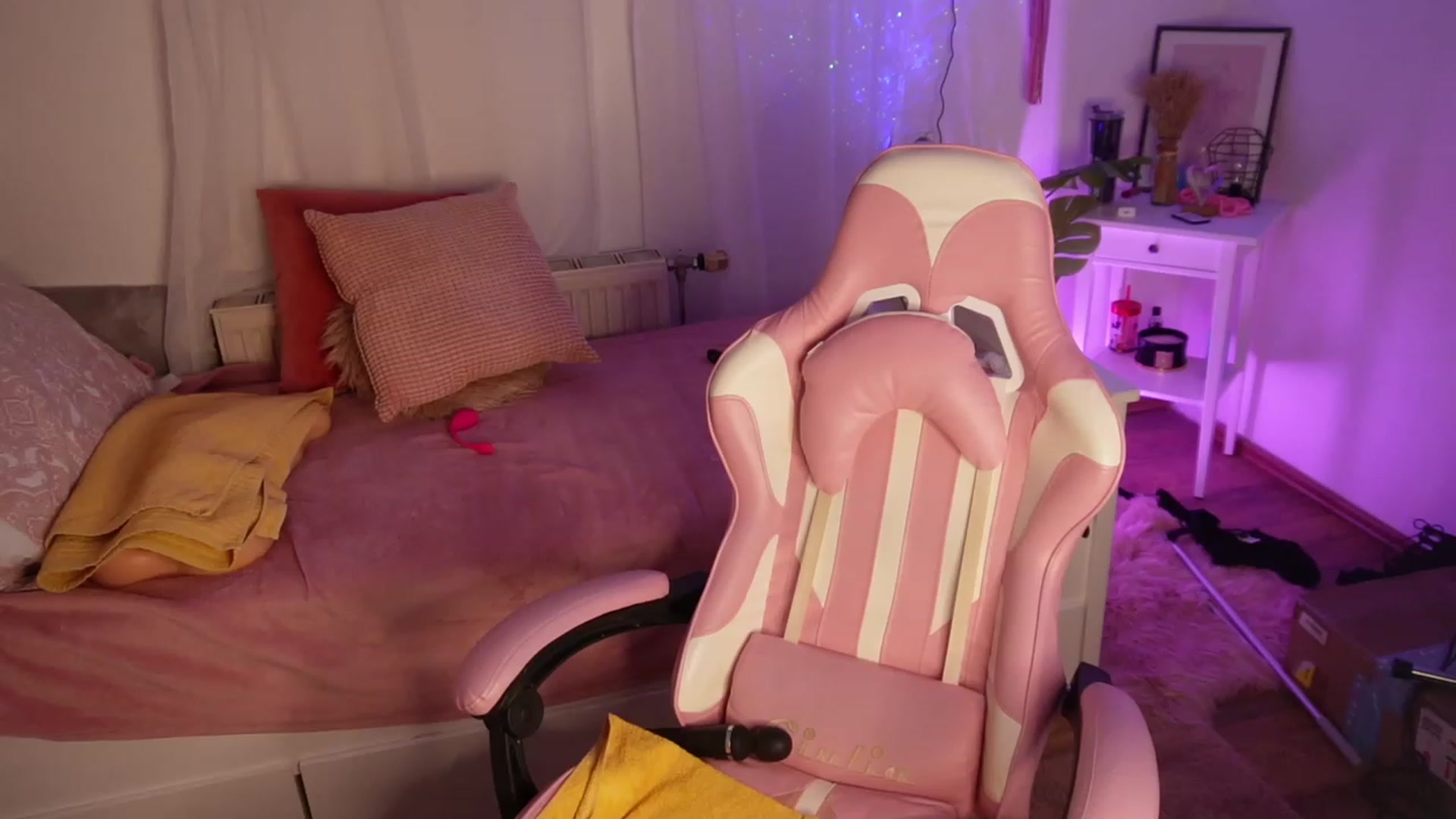 Gallery image thumbnail from AshleyJohnes's myfreecams stream on, 01/14/2024, 05:46 image 5 of 20