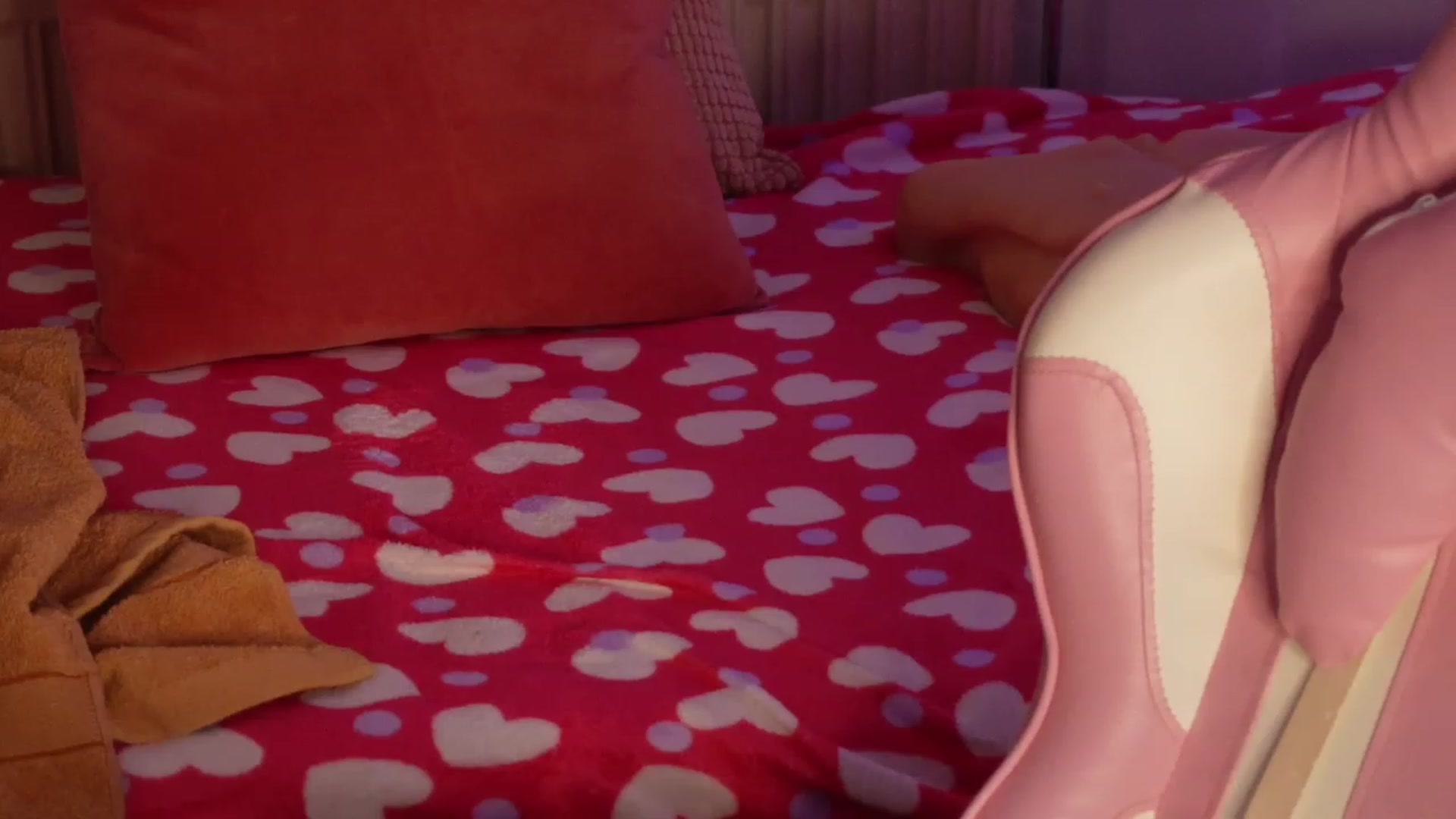 Gallery image thumbnail from AshleyJohnes's myfreecams stream on, 01/15/2024, 08:15 image 19 of 20