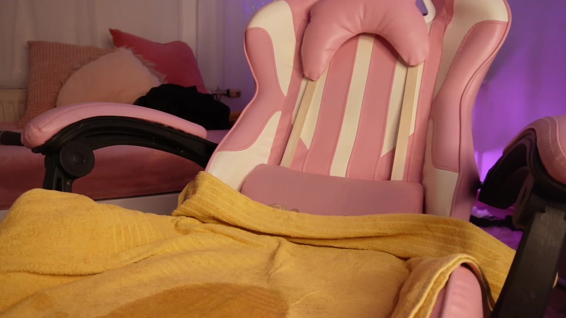 Gallery image thumbnail from AshleyJohnes's myfreecams stream on, 01/16/2024, 05:58 image 12 of 20