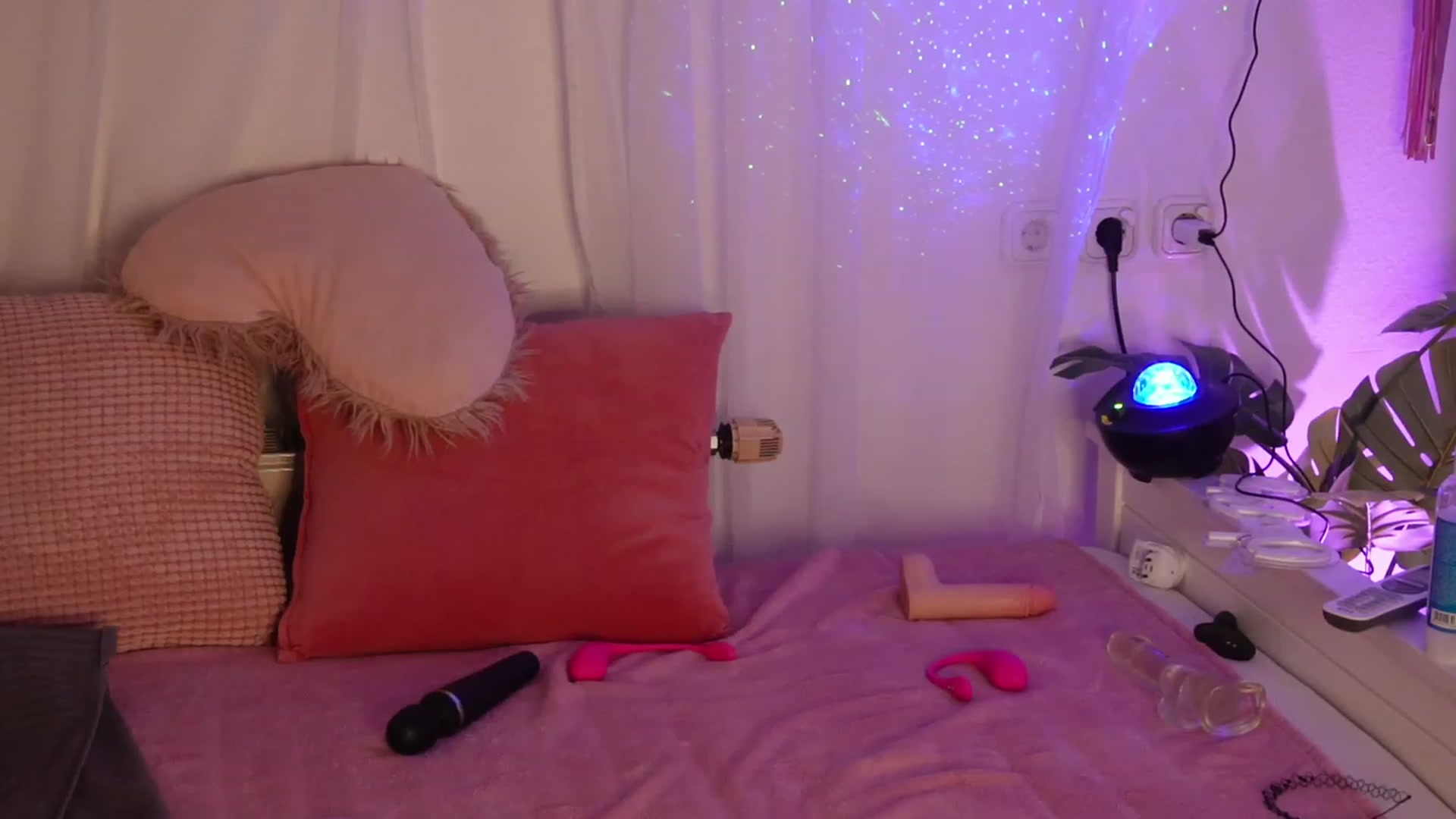 Gallery image thumbnail from AshleyJohnes's myfreecams stream on, 02/25/2024, 06:46 image 5 of 20