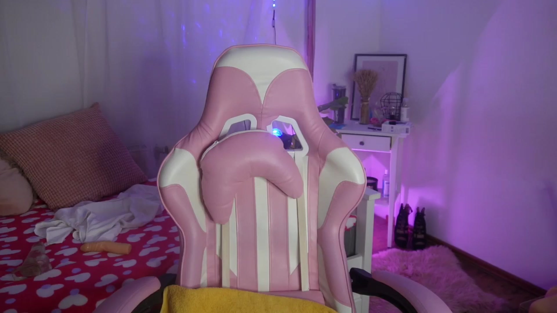 Gallery image thumbnail from AshleyJohnes's myfreecams stream on, 04/04/2024, 07:00 image 1 of 20