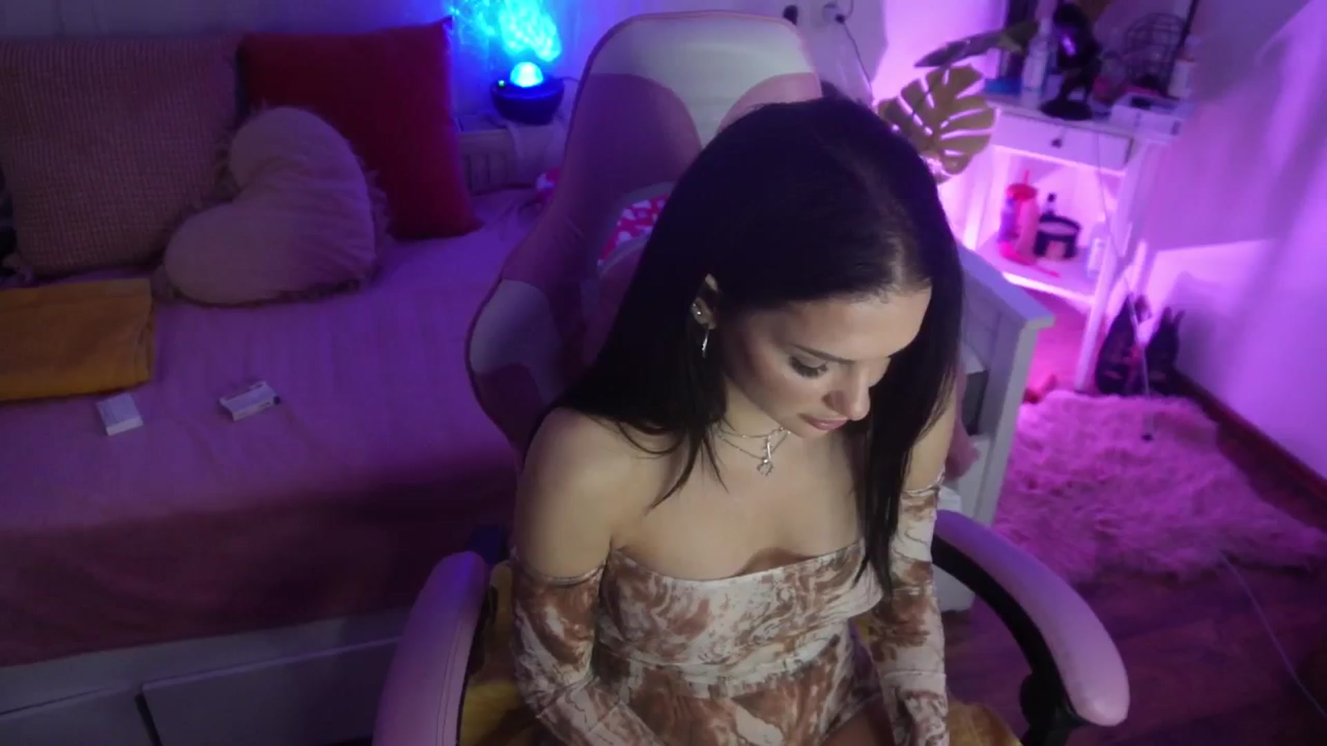 Gallery image thumbnail from AshleyJohnes's myfreecams stream on, 04/24/2024, 04:35 image 3 of 20